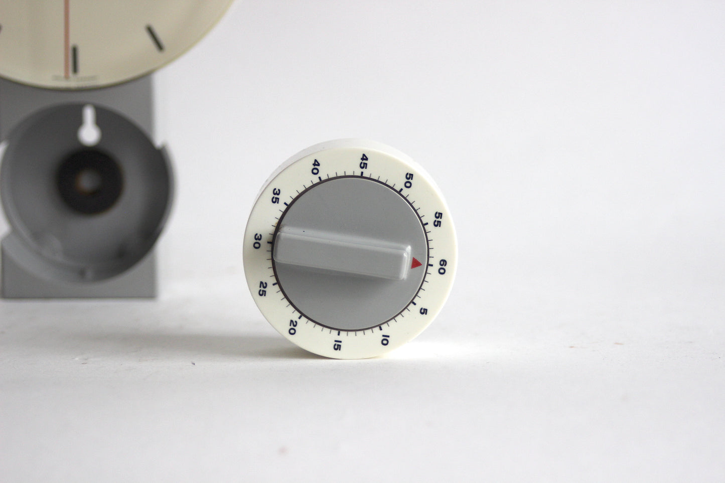 Junghans kitchen clock 331/900. Udo Schultheiss, Germany 1964.