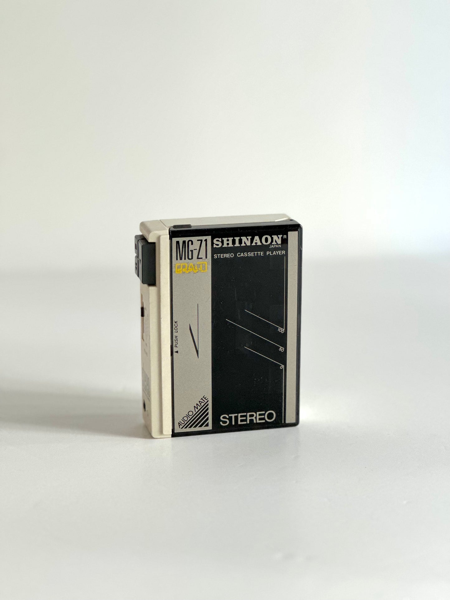 SHINAON MG Z-1 audio mate stereo cassette player – made in Japan, with new orange foam headphones – 1980s