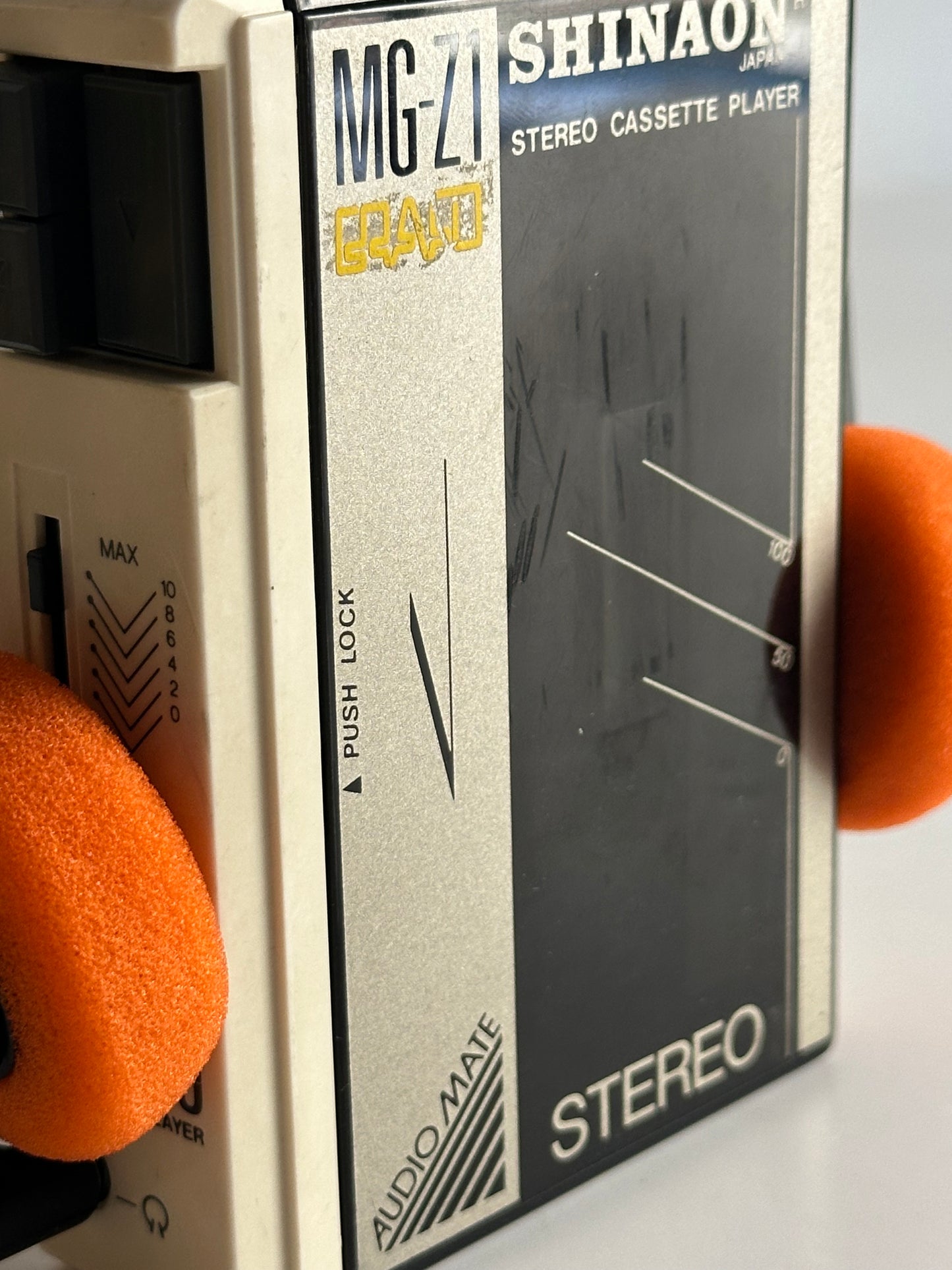 SHINAON MG Z-1 audio mate stereo cassette player – made in Japan, with new orange foam headphones – 1980s