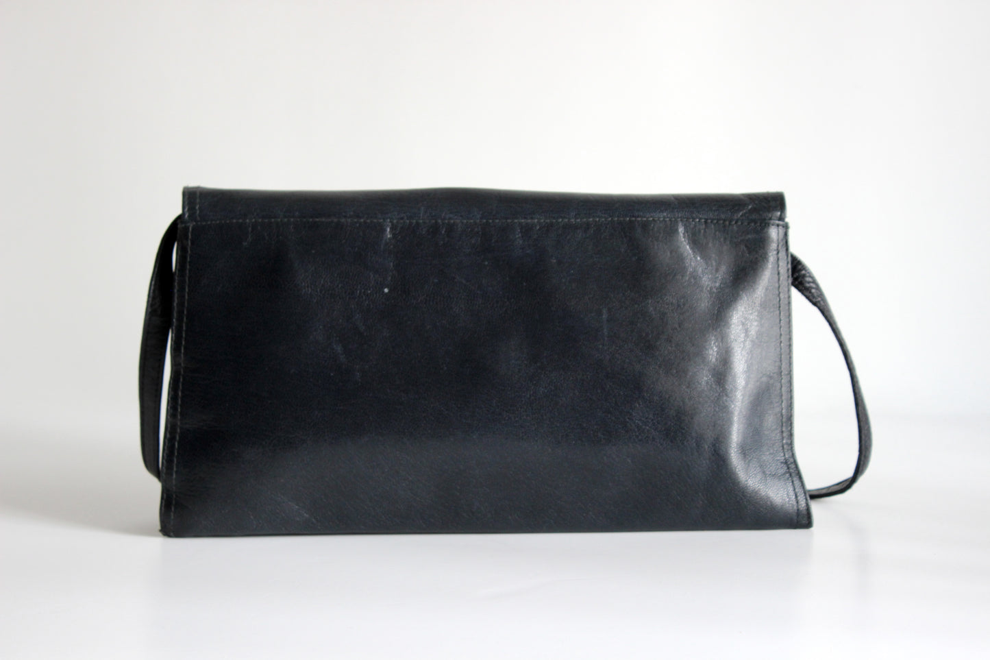 Isabella – 80s navy leather shoulder clutch with geometric brass clasp