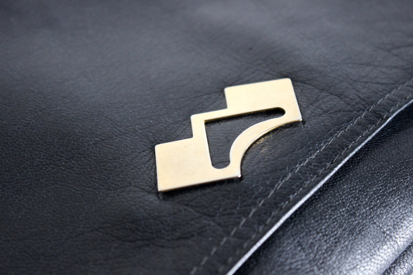 Isabella – 80s navy leather shoulder clutch with geometric brass clasp