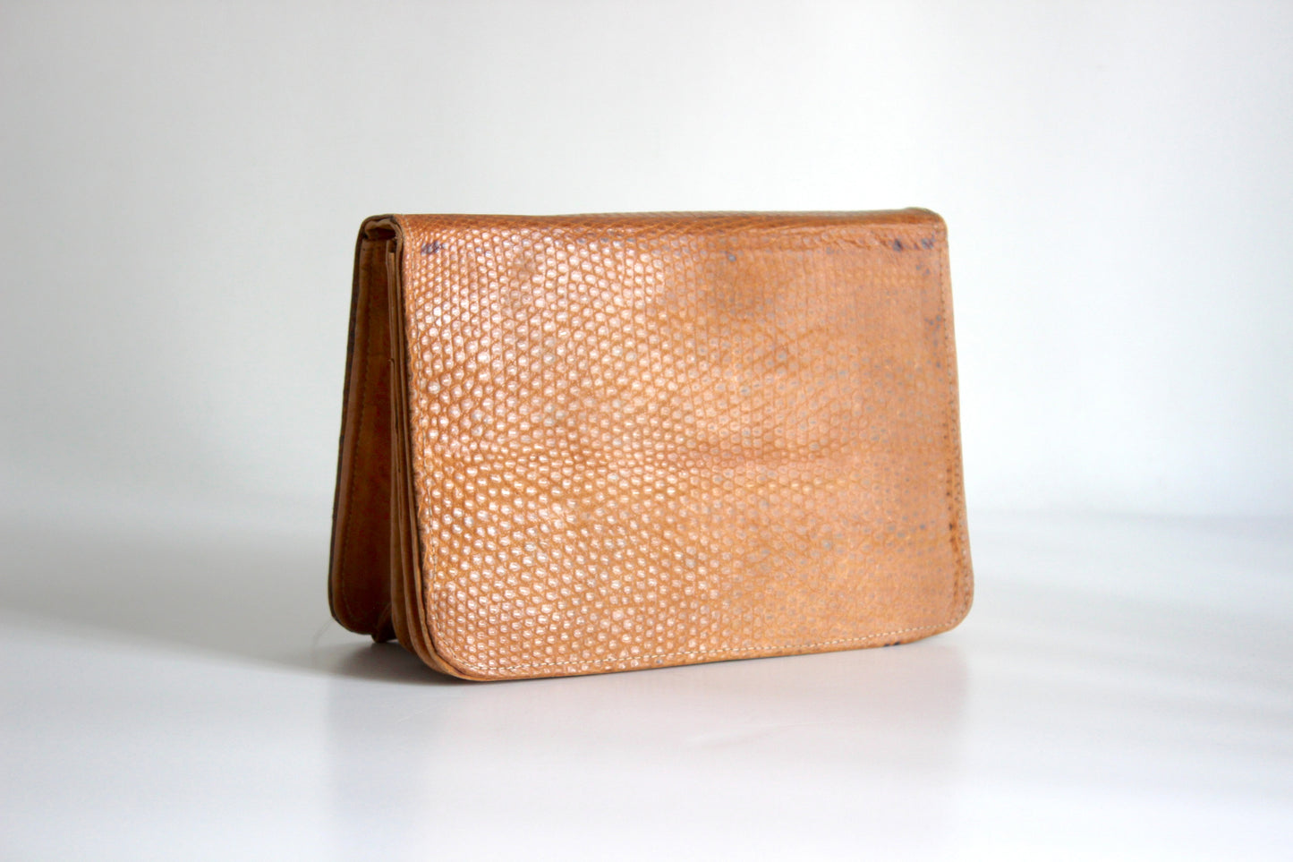 Calliope – mid ’70s honey-tan vegetable-tanned cowhide clutch with raw-leather interior
