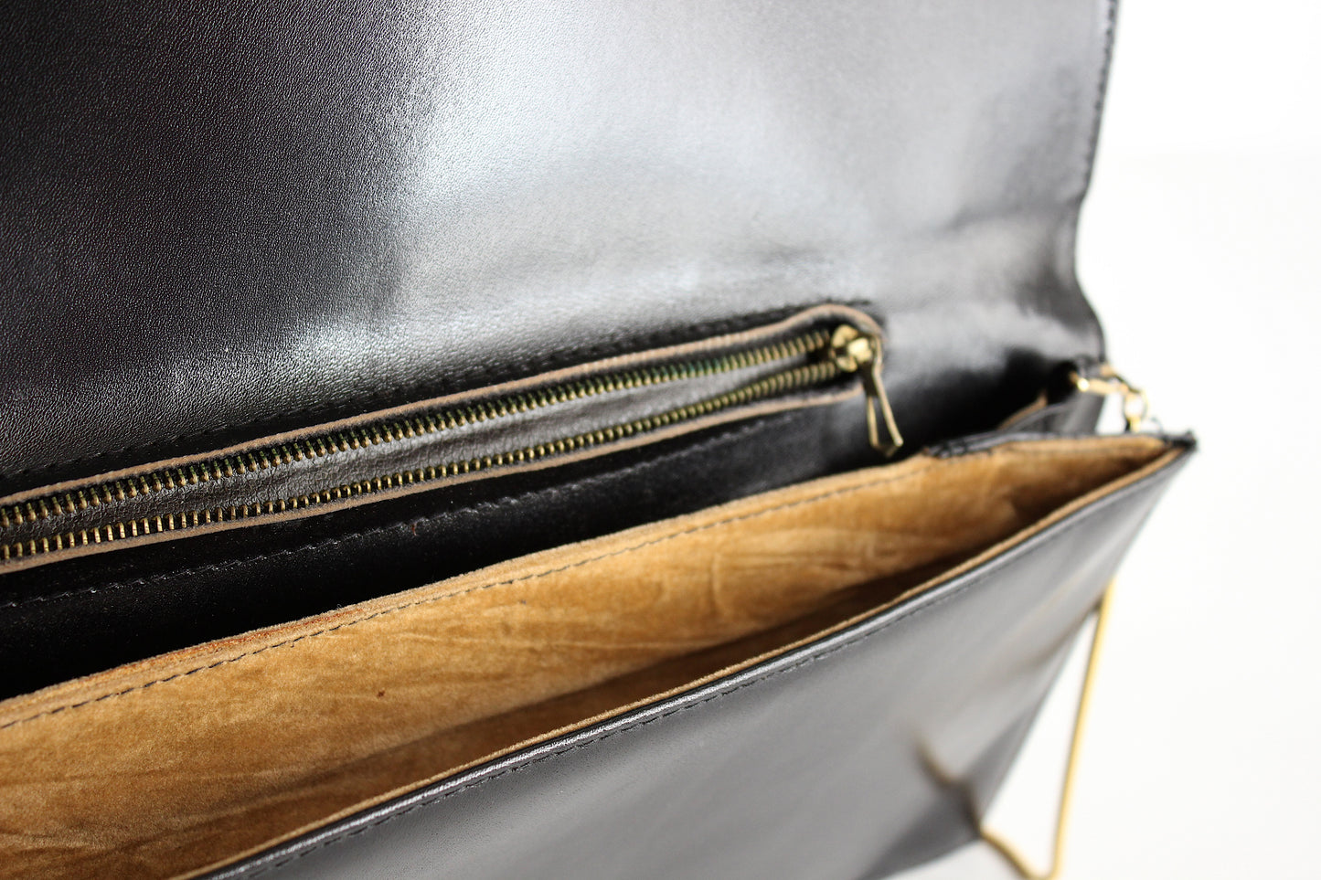 Eris – mid ’80s–early ’90s black calf-leather envelope clutch with gold-tone snake-chain strap
