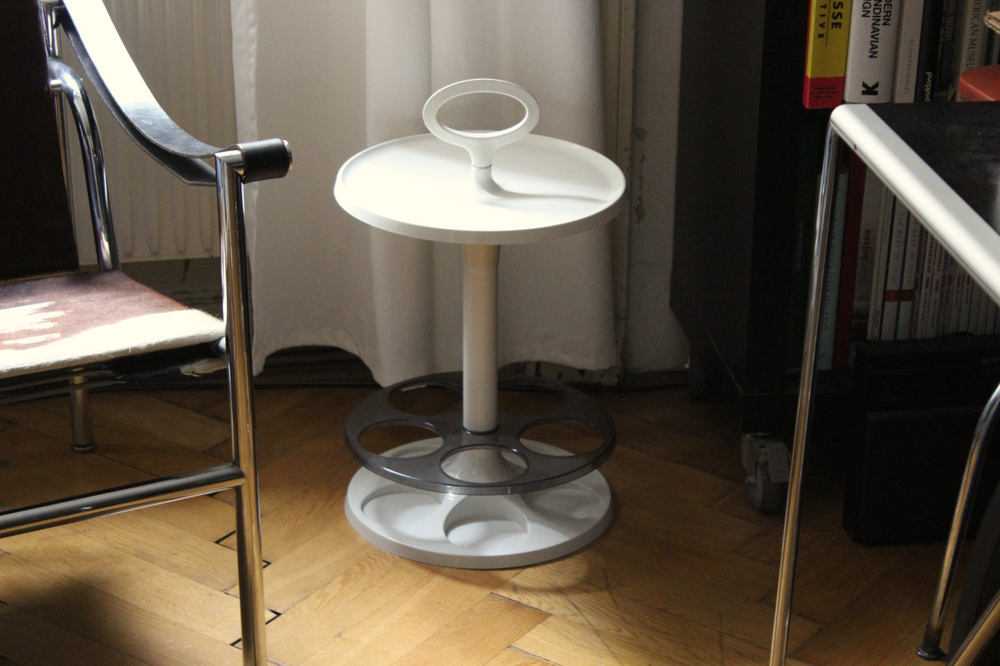 White modular plastic bar table made in holland – 1970s space age design
