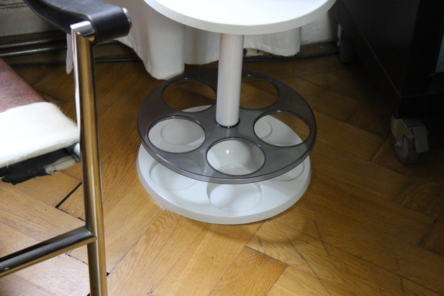 White modular plastic bar table made in holland – 1970s space age design