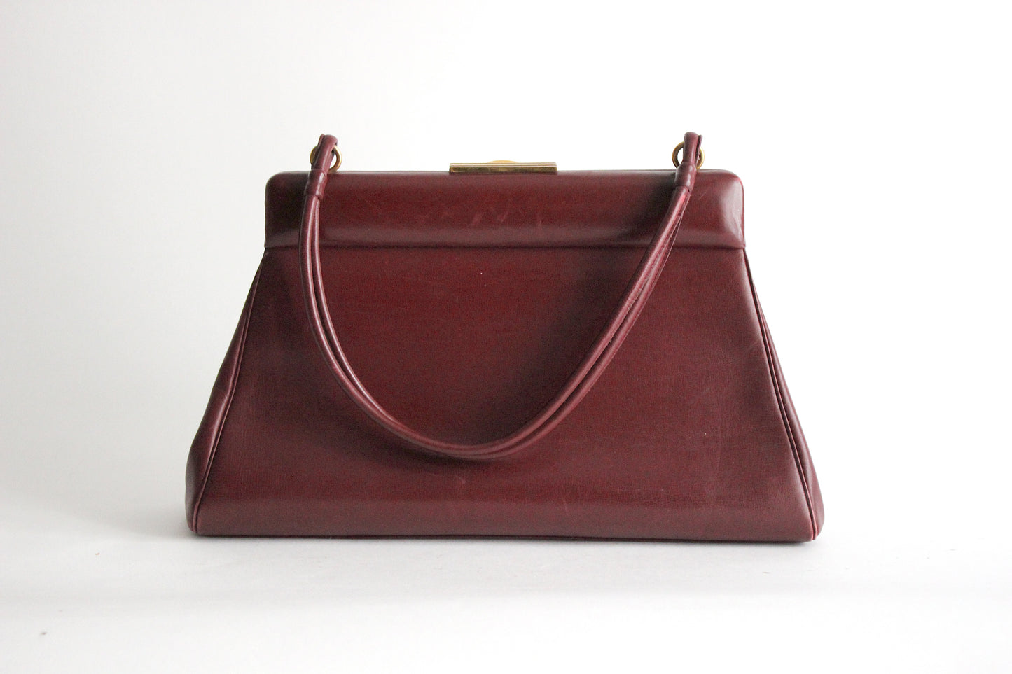 Elegant Burgundy Leather Handbag with Gold Clasp – Vintage Chic Accessory