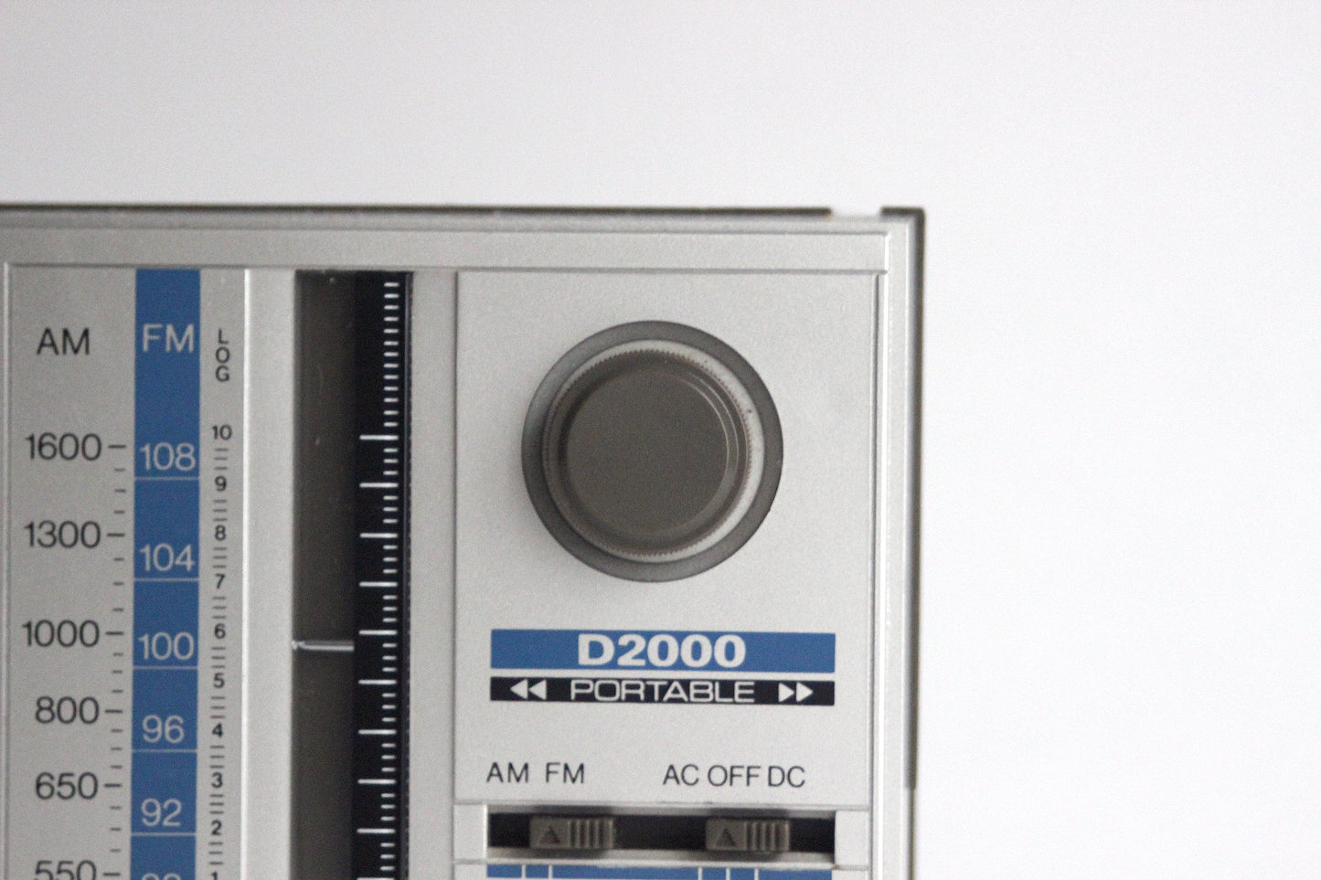 Small PHILIPS D2000 portable radio. Austria 1980s