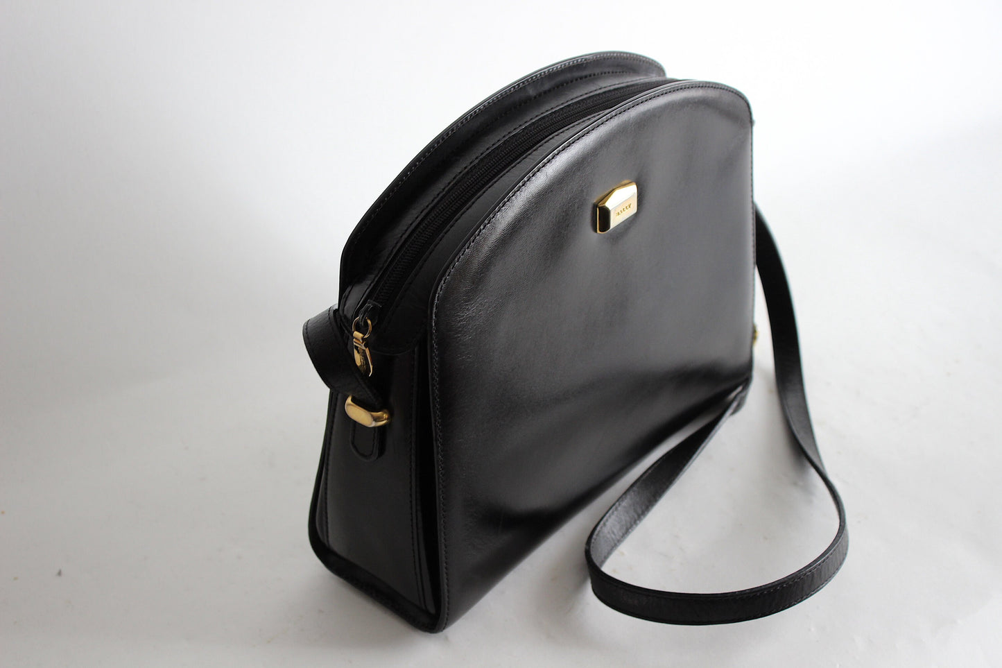 Vintage Bally 90s shoulder/crossbody bag.