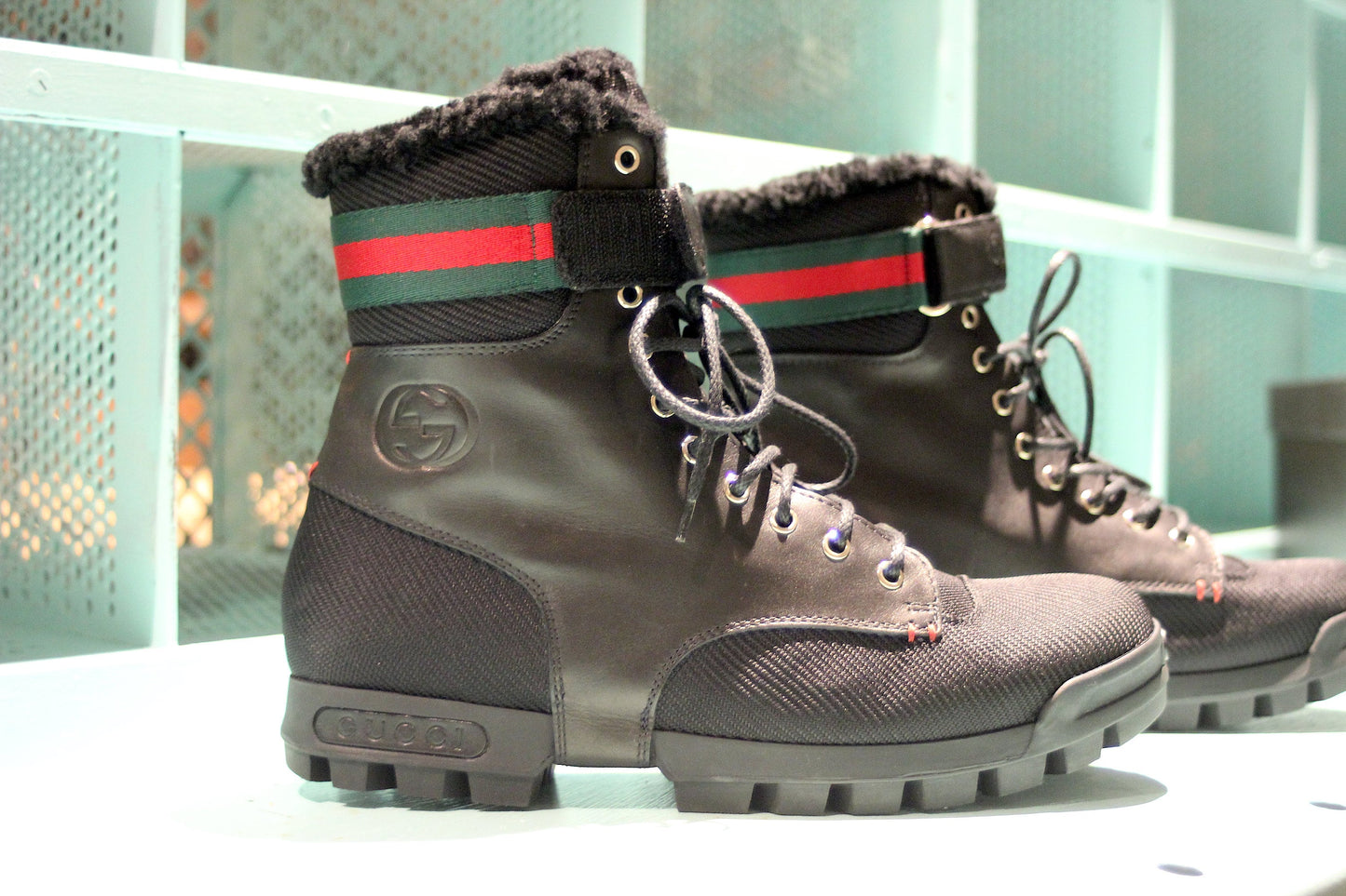 GUCCI Black Leather Signature Webbing Shearling Lined Boots