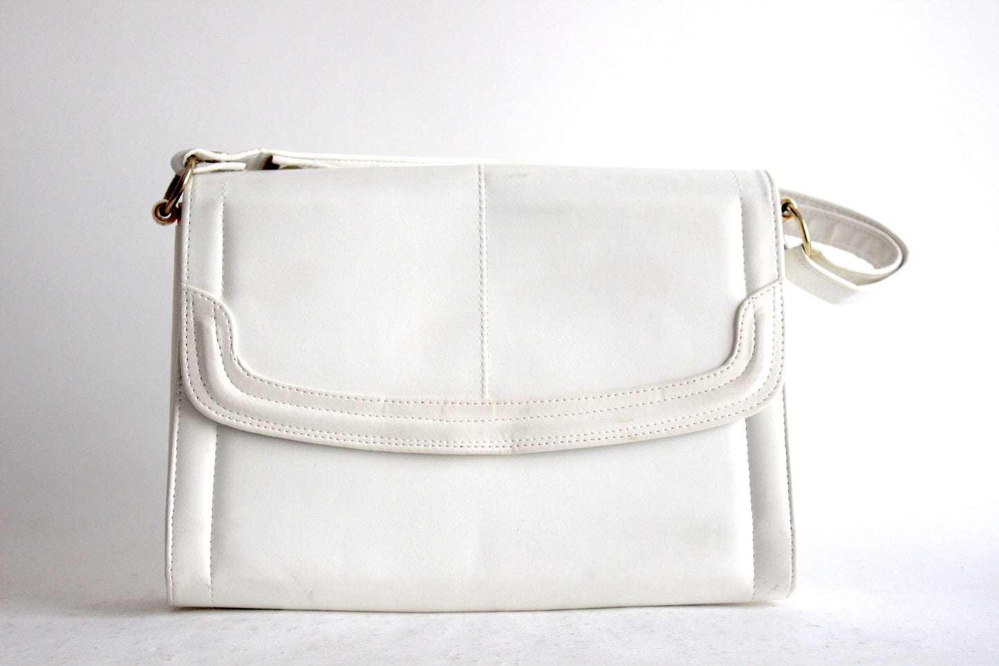Minimalist Whispers of Quiet Luxury: '90s White Leather Handbag, Vintage Elegance
