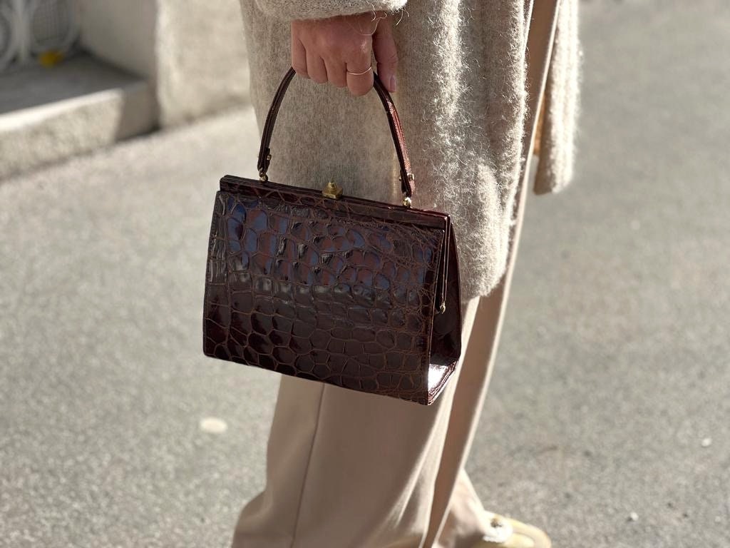 Vintage Elegance Rescued: 1960s Brown Glossy Leather Handbag from Vienna