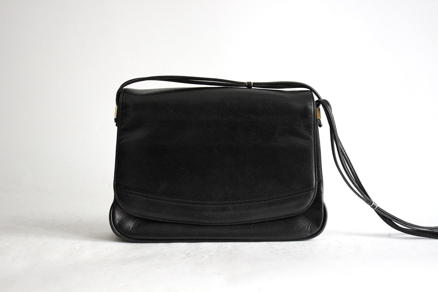Old Money PIEROTH made in West Germany leather bag. Early 90s.