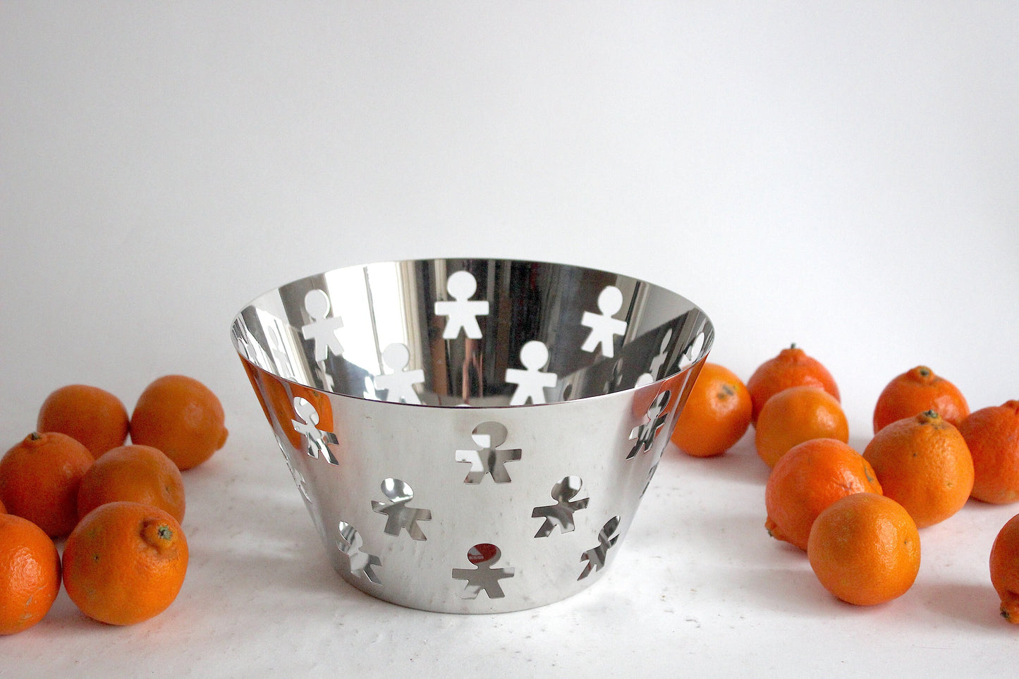 Alessi Girotondo Stainless Steel Fruit Bowl XL. King Kong Design. New old Stock with original Packaging. 18/10 stainless steel. Italy 1980s
