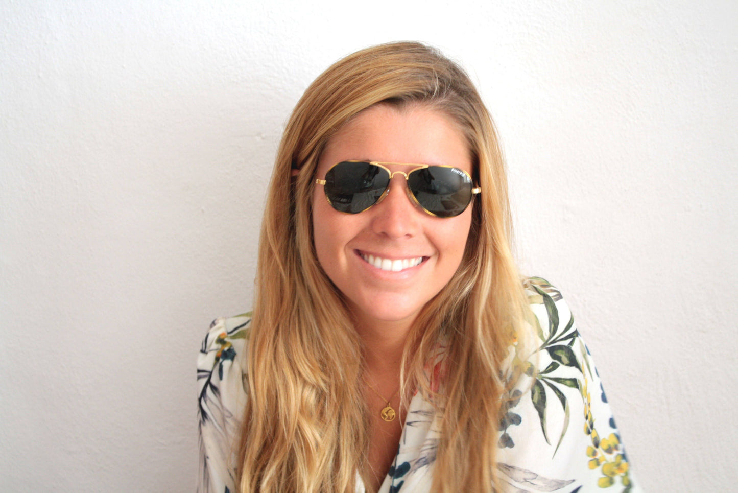 POLAROID 90s Gold Metal aviator Vintage New Old Stock sunglasses. Never worn