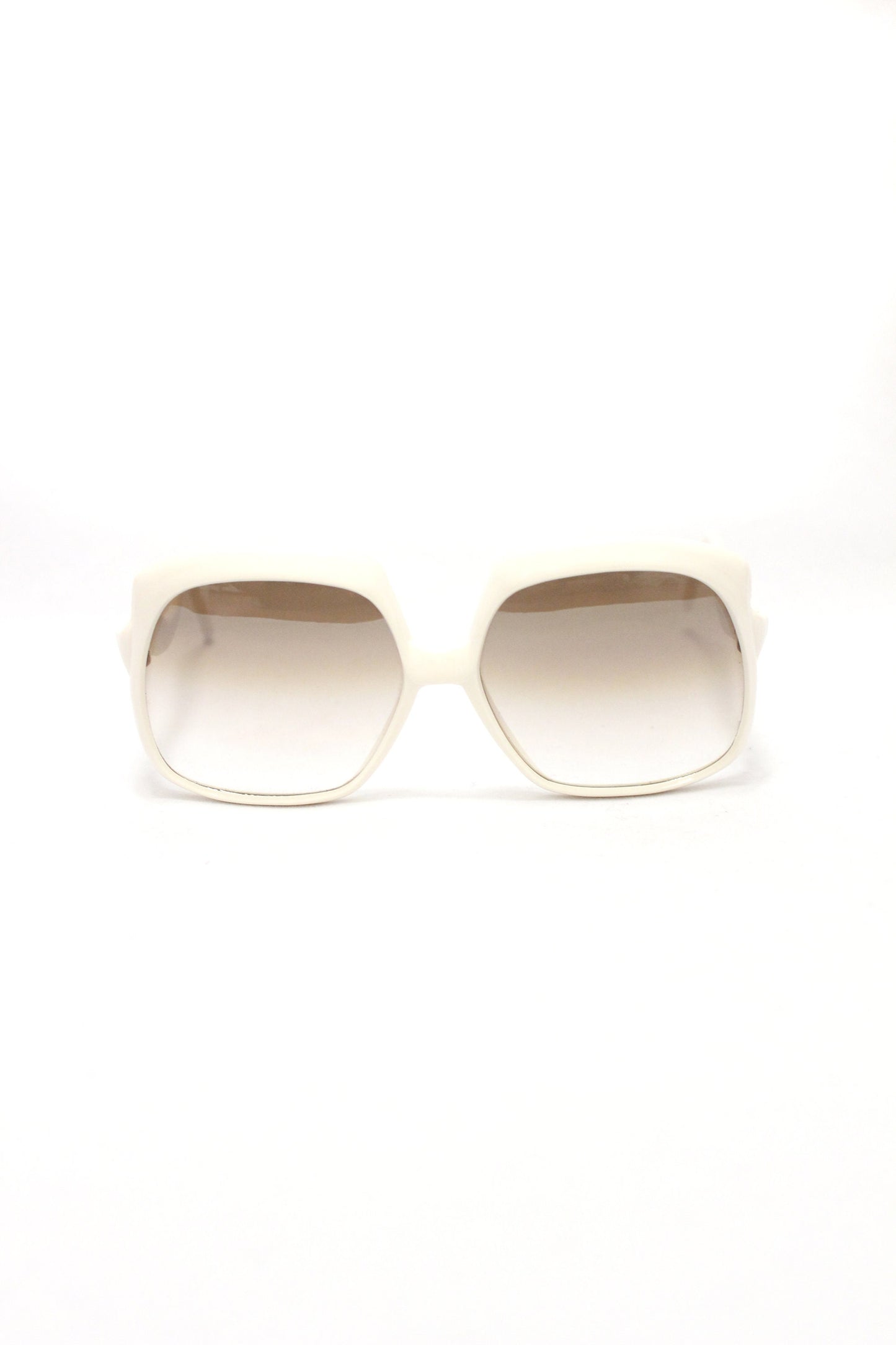 WHITE VINTAGE SUNGLASSES never worn. White frame with gradient lenses