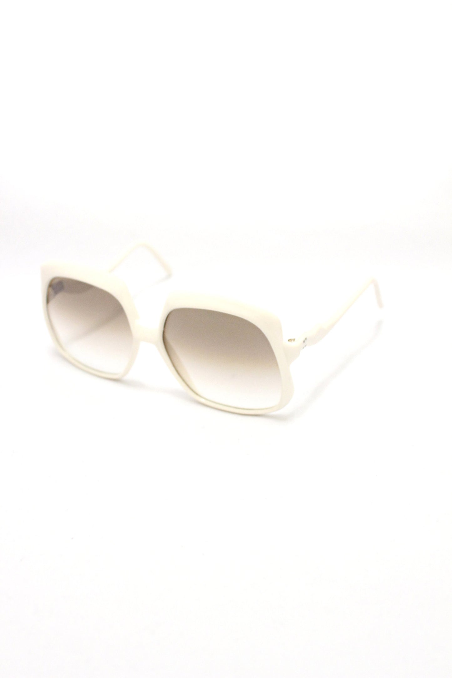 WHITE VINTAGE SUNGLASSES never worn. White frame with gradient lenses