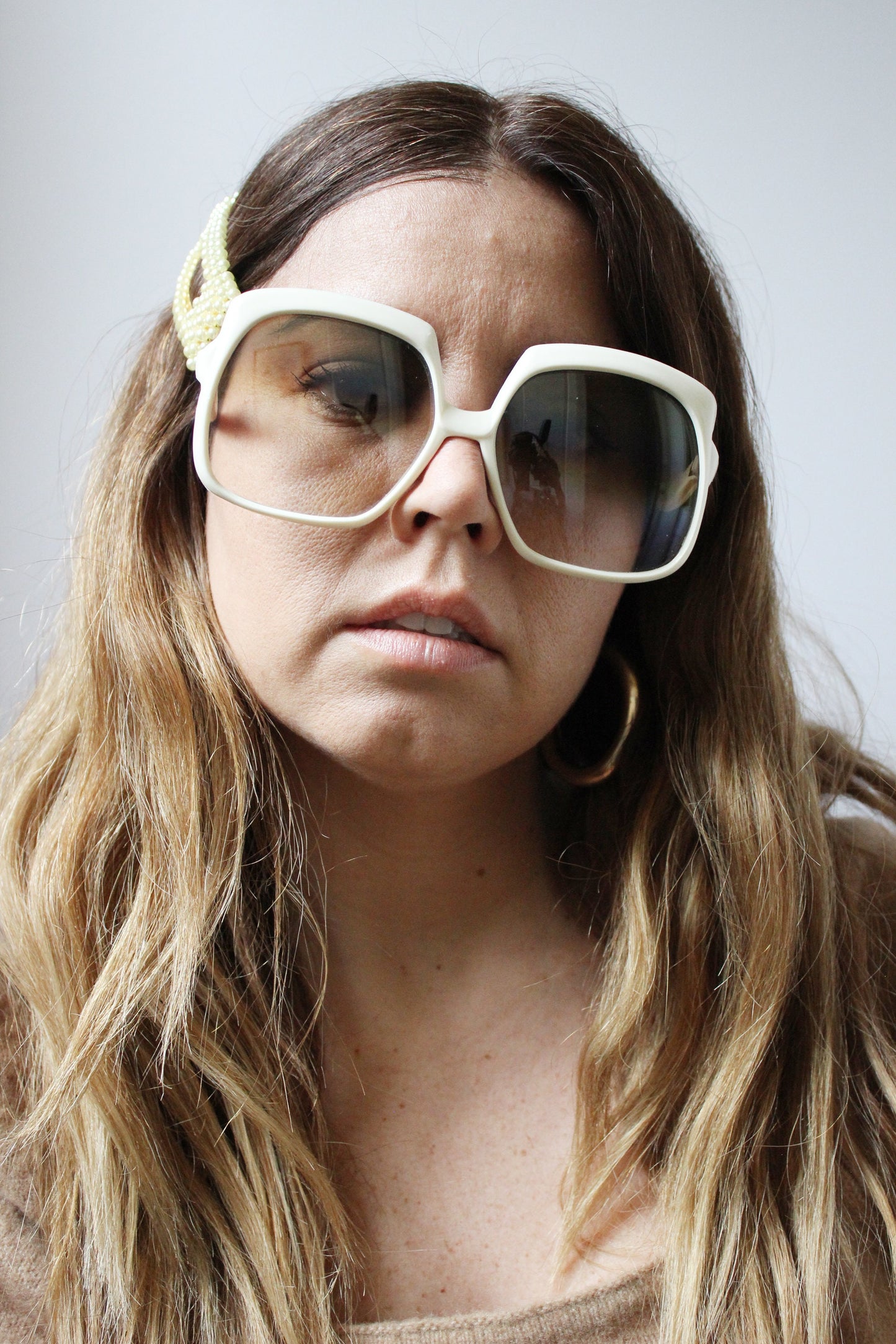 WHITE VINTAGE SUNGLASSES never worn. White frame with gradient lenses