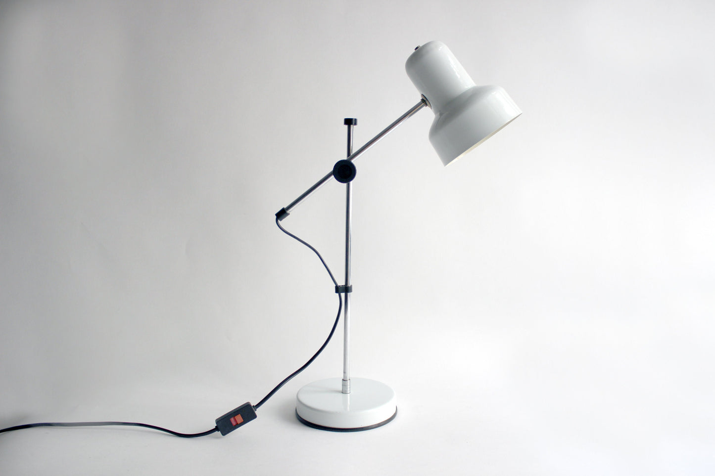 Veneta Lumi Italy desk table lamp. 1980s Industry design table lamp