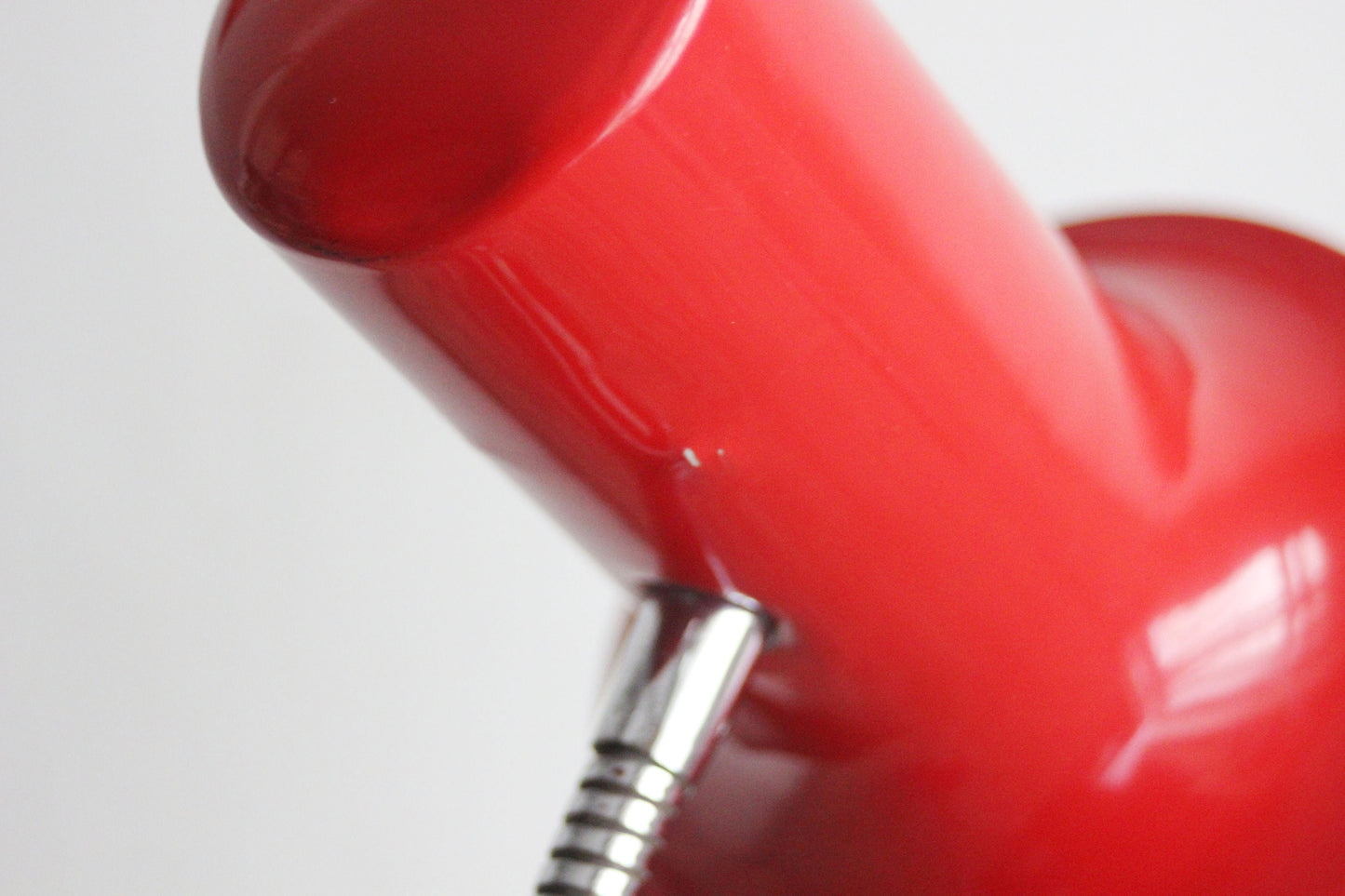 Vintage red summer of love 60s gooseneck desk lamp. Space age table lamp.