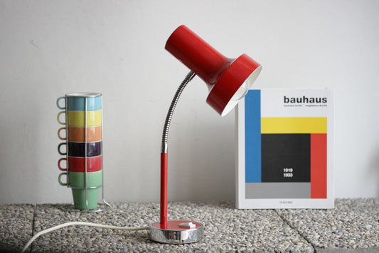 Vintage red summer of love 60s gooseneck desk lamp. Space age table lamp.