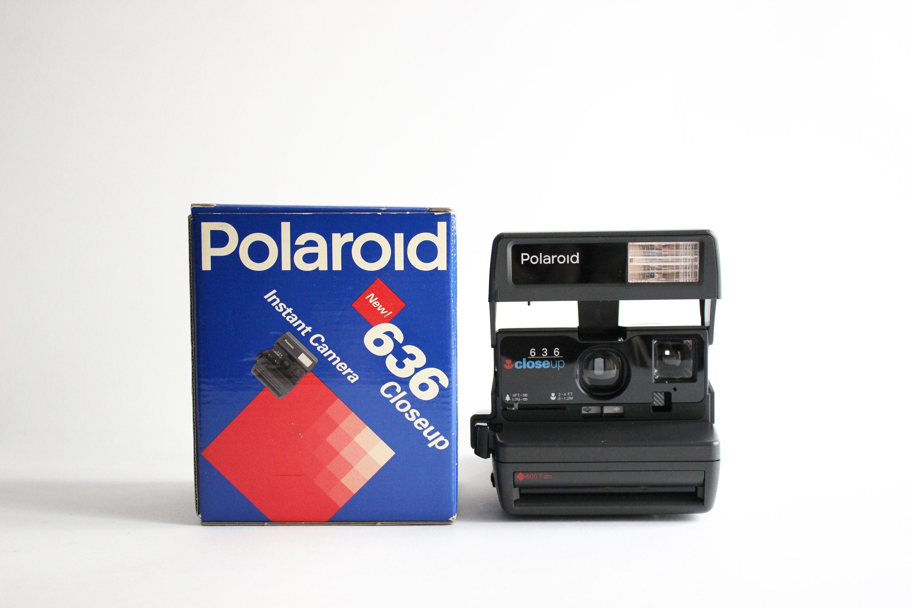 ② Polaroid 636 Closeup – appareil photo instantané + film B&W - Appareils photo analogiques ② Polaroid 636 Closeup – appareil photo instantané + film B&W - Appareils photo analogiques