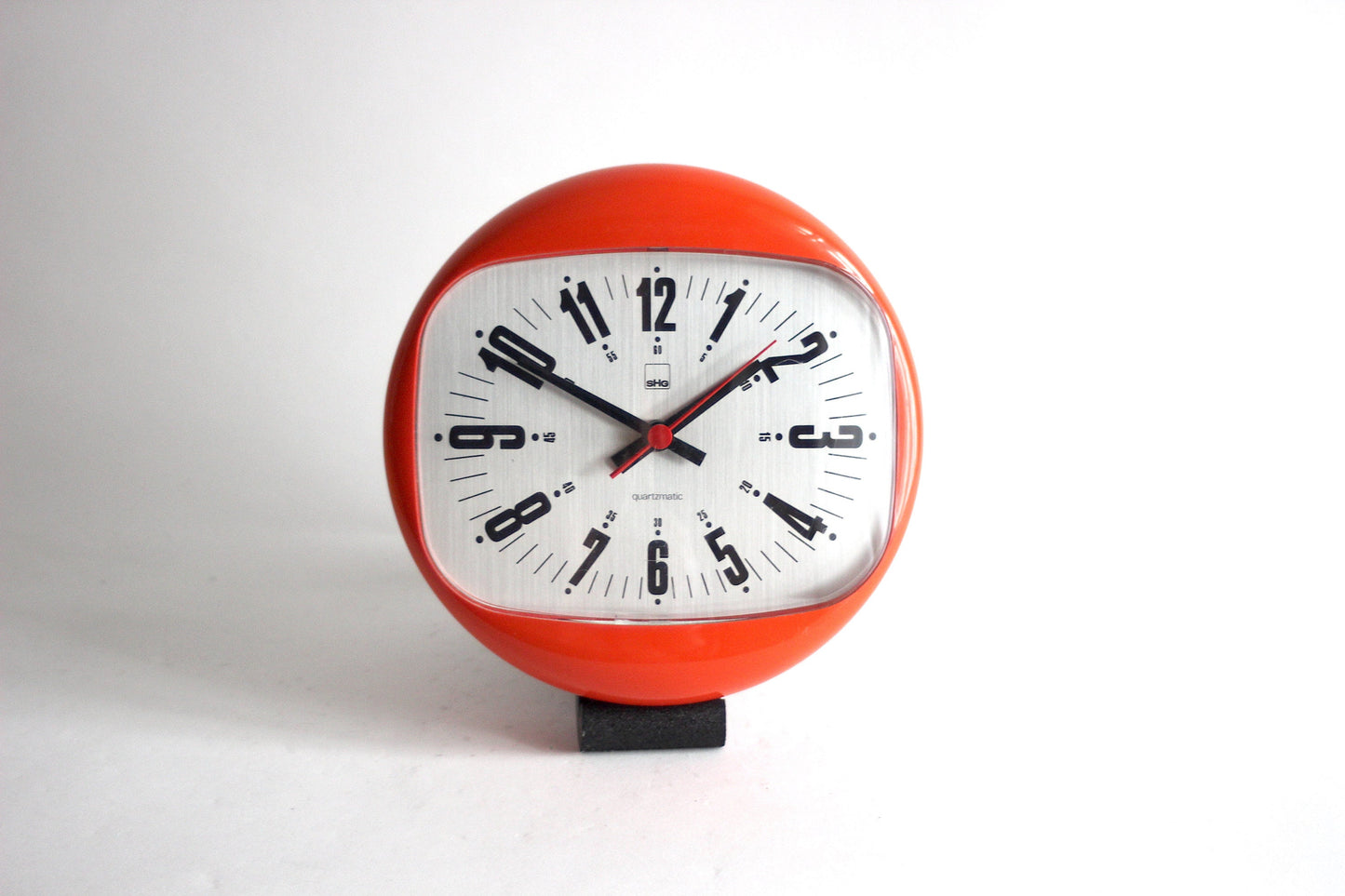 SHG QUARTZMATIC Space Age / atomic wall clock. Model WQ 06. Germany 70s.