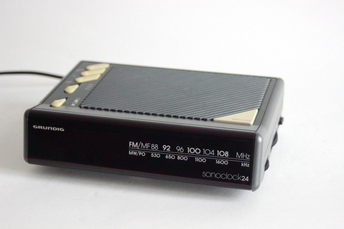 GRUNDIG SONOCLOCK 24 clock radio. Germany 1983-1985