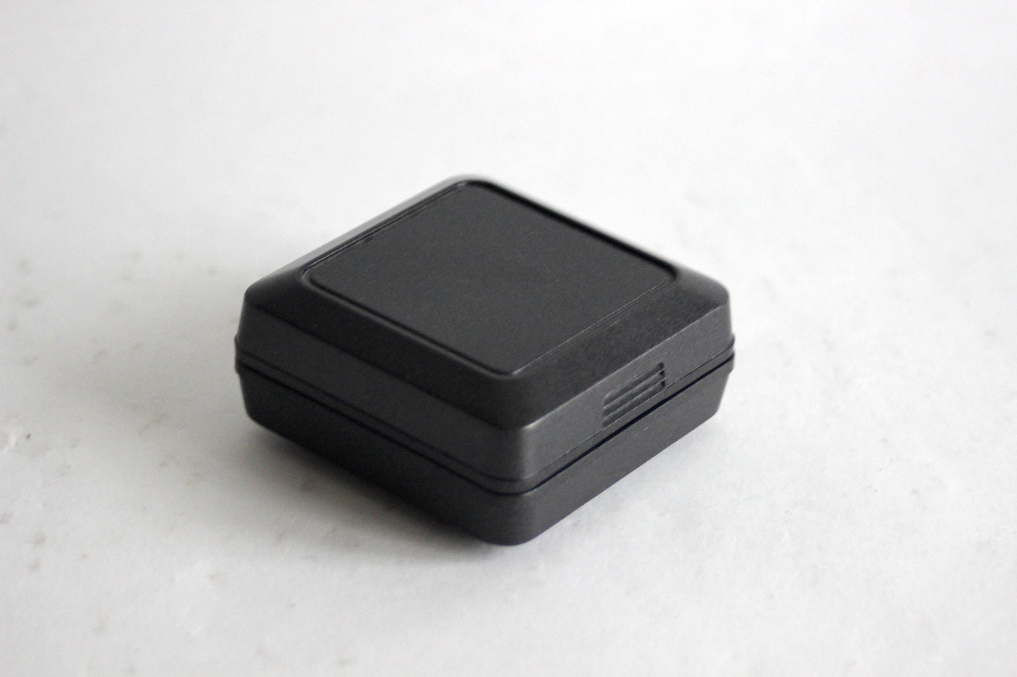 Compact travel world alarm clock 90s.