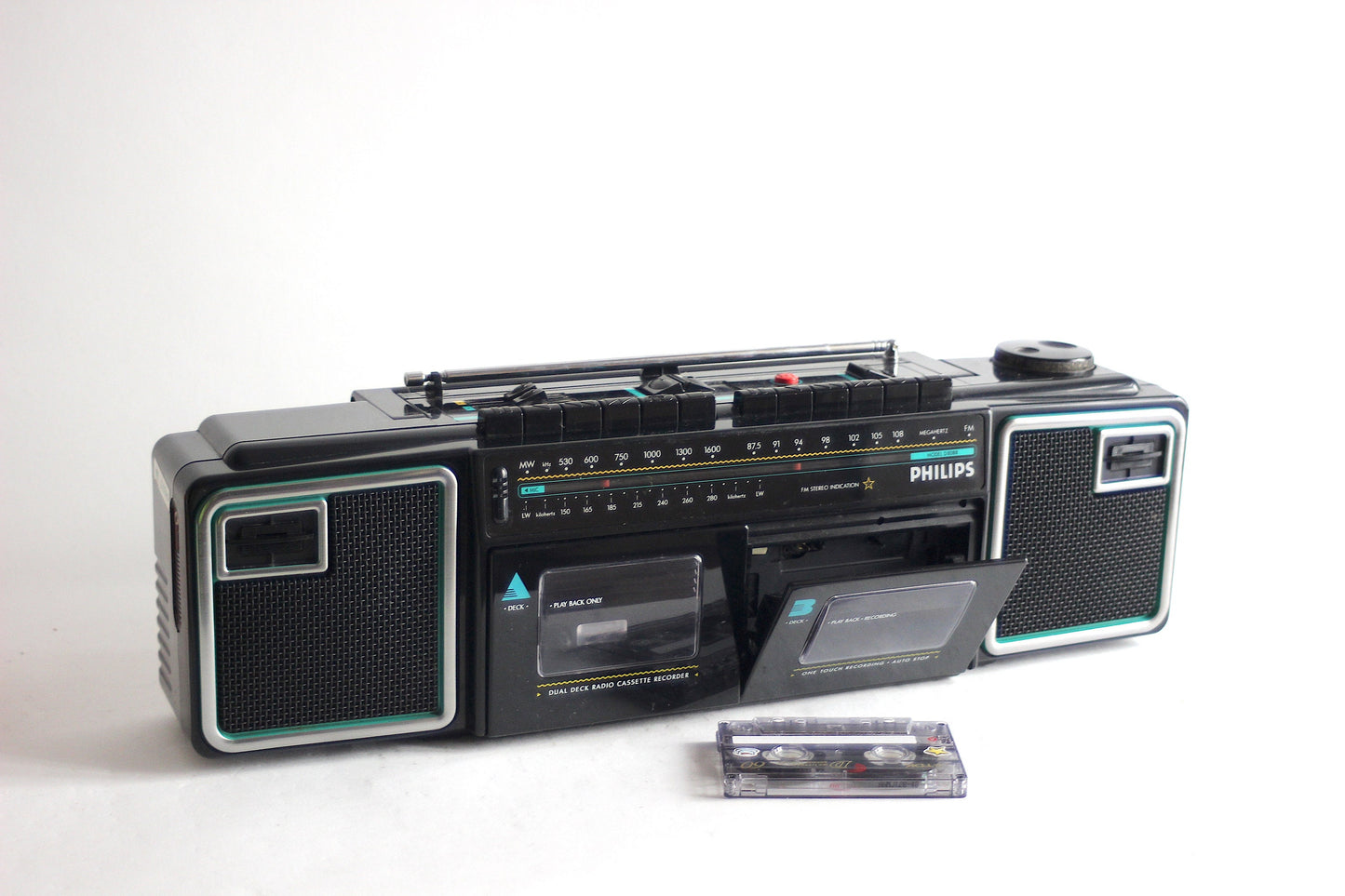 PHILIPS D8088 Stereo Radio double Cassette recorder FM-AM. Memphis style. Austria 1987