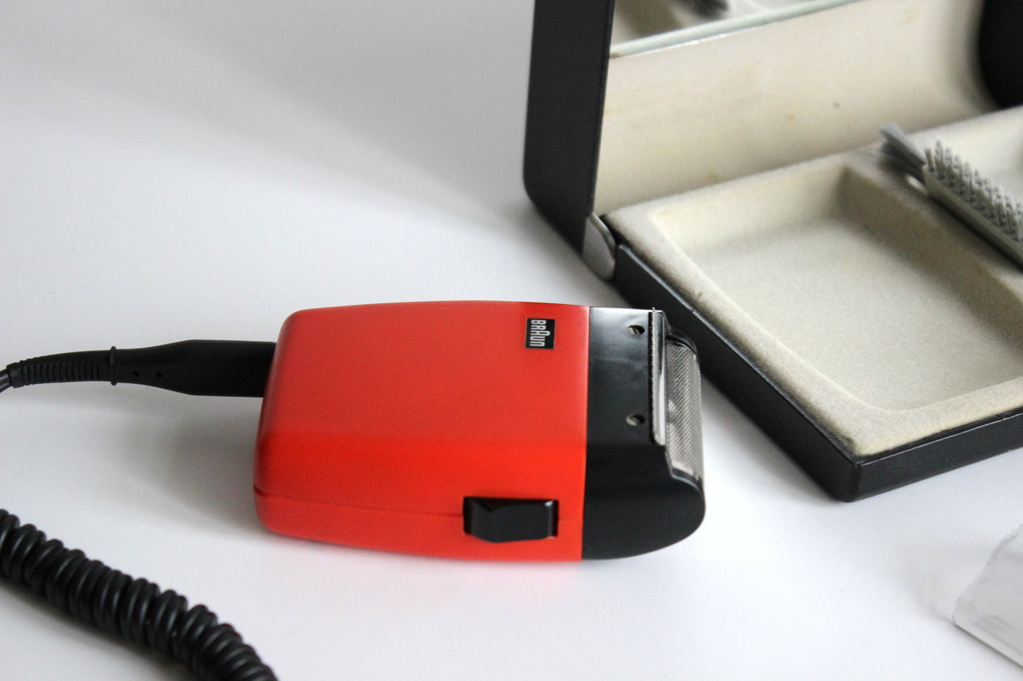 Braun Rallye Shaver – Florian Seifert – Germany, 1972 – red travel edition