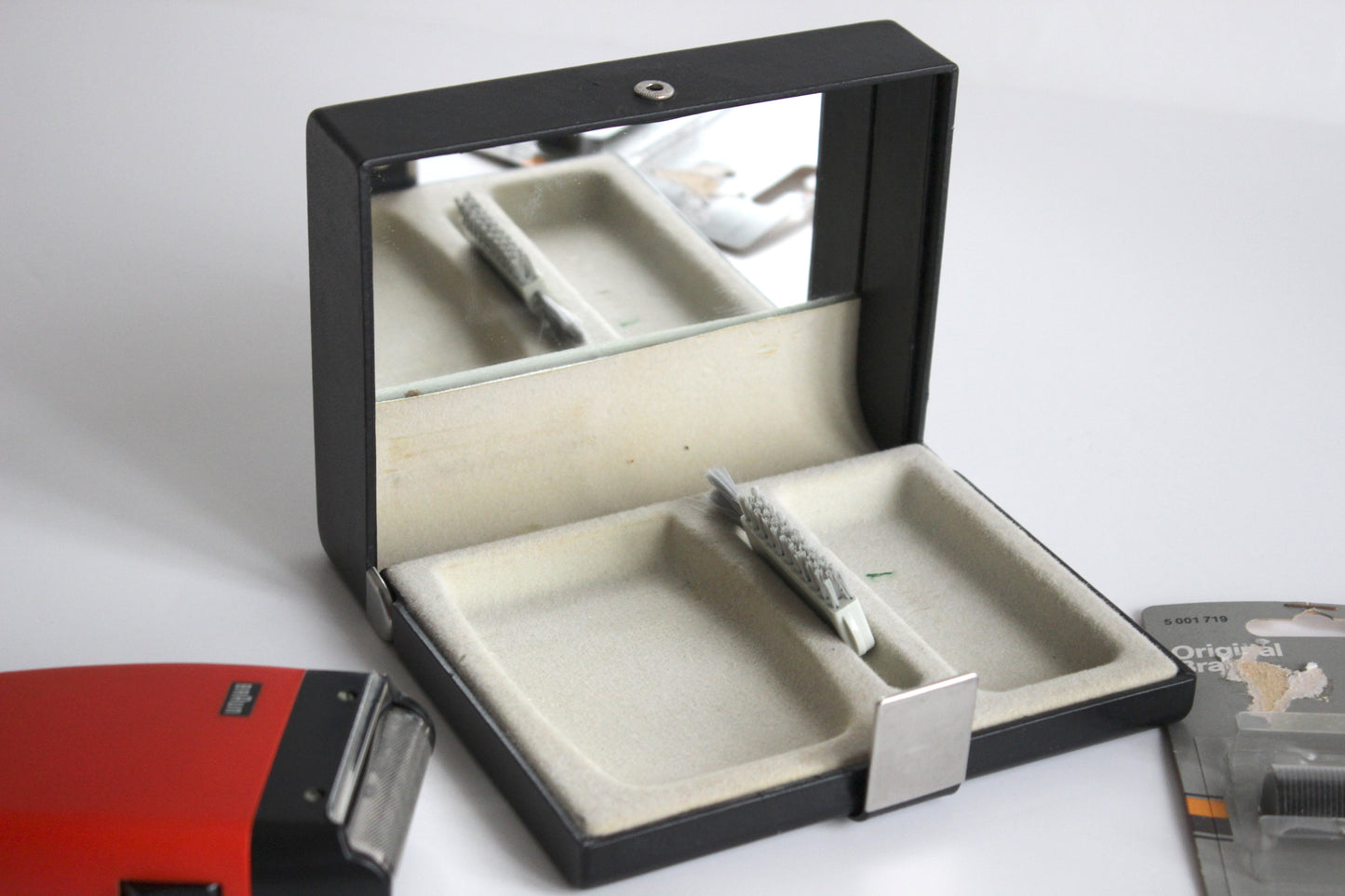 Braun Rallye Shaver – Florian Seifert – Germany, 1972 – red travel edition