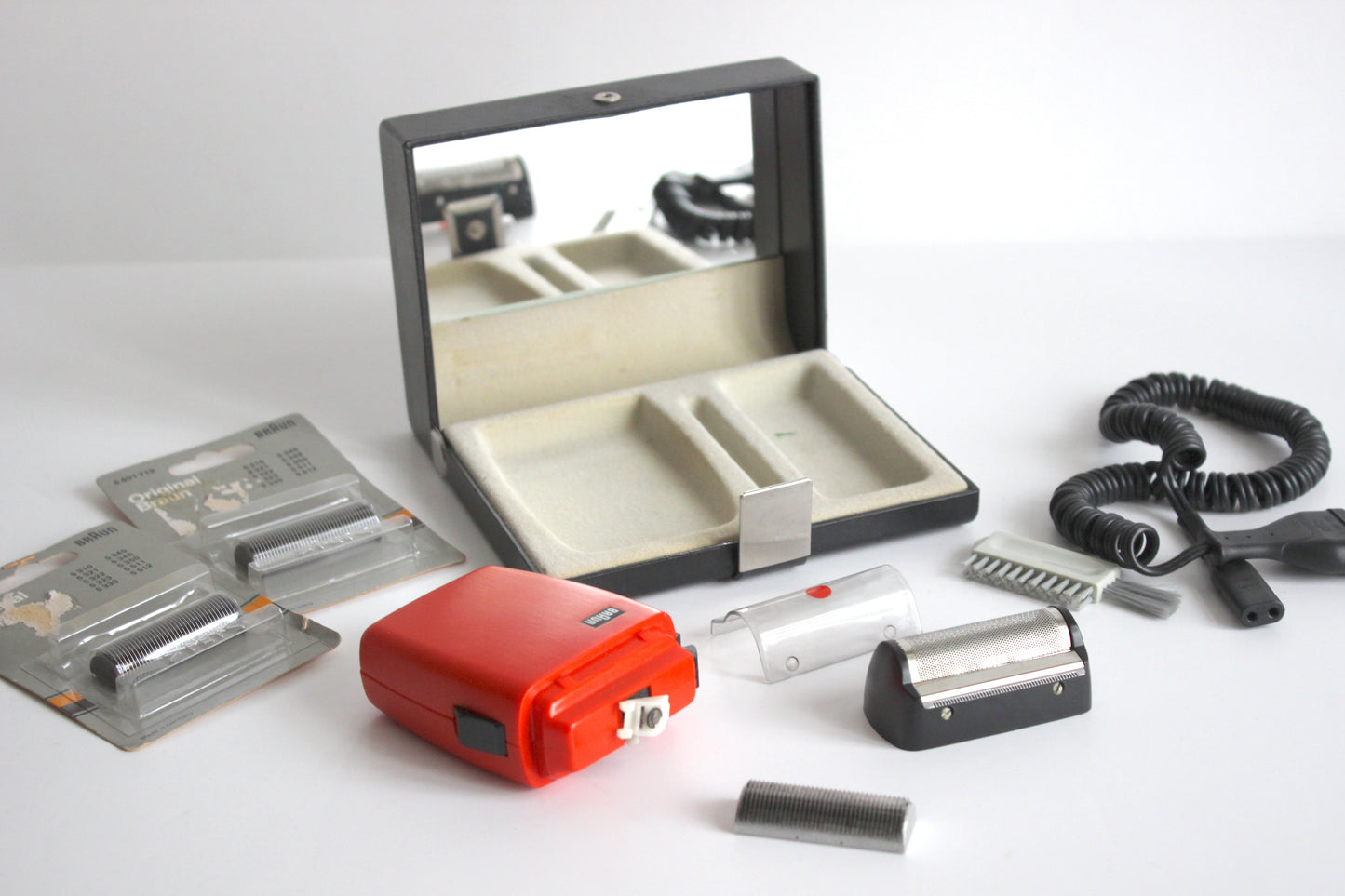 Braun Rallye Shaver – Florian Seifert – Germany, 1972 – red travel edition