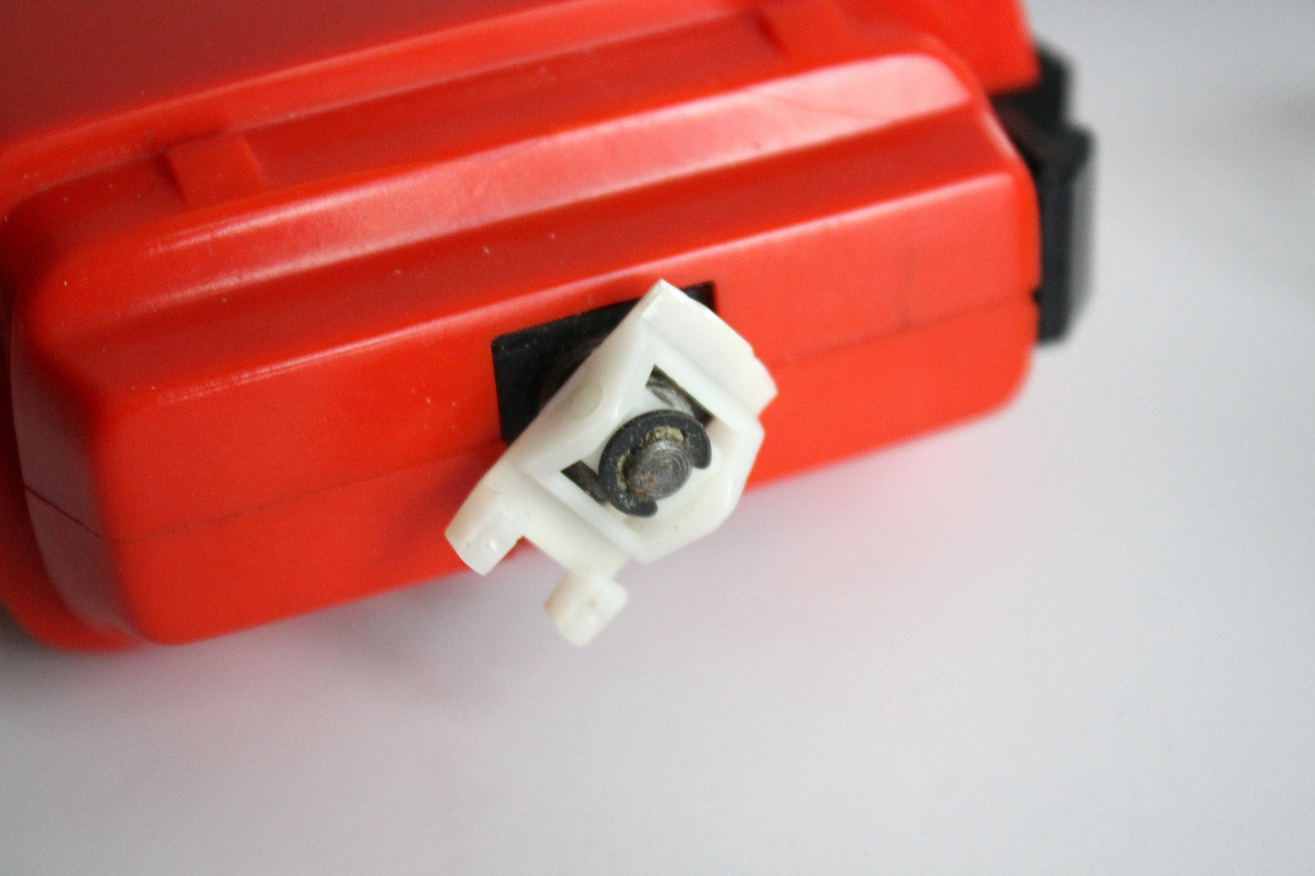Braun Rallye Shaver – Florian Seifert – Germany, 1972 – red travel edition