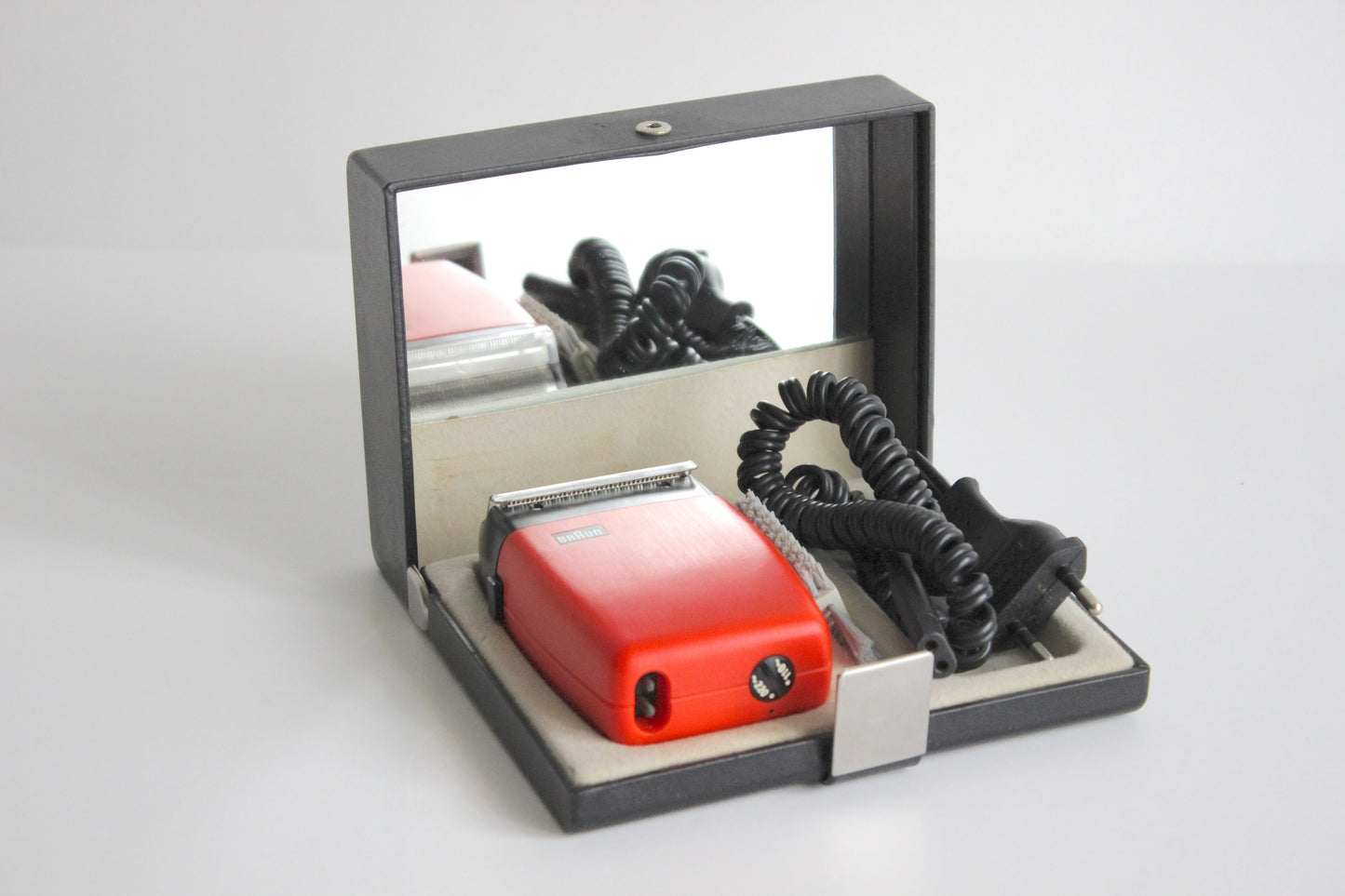 Braun Rallye Shaver – Florian Seifert – Germany, 1972 – red travel edition