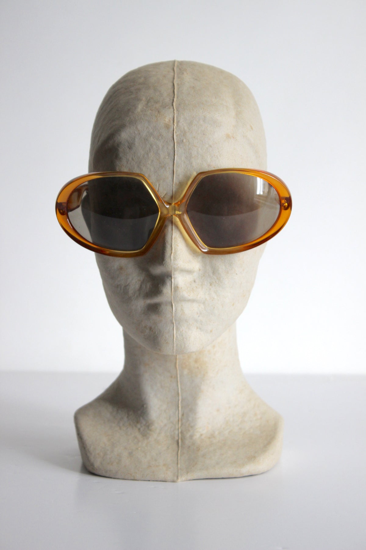 Vintage Oversized Geometric Sunglasses – 1970s Style, Amber Frame