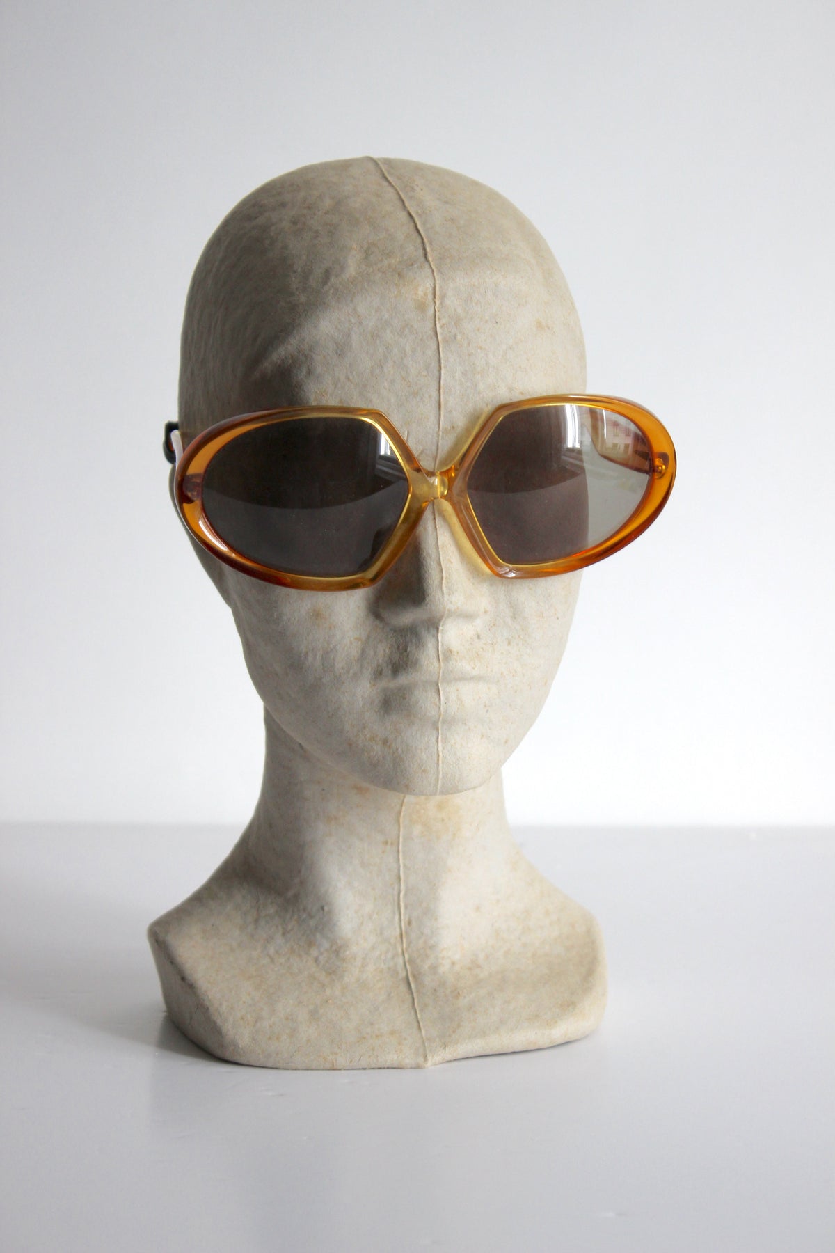 Vintage Oversized Geometric Sunglasses – 1970s Style, Amber Frame