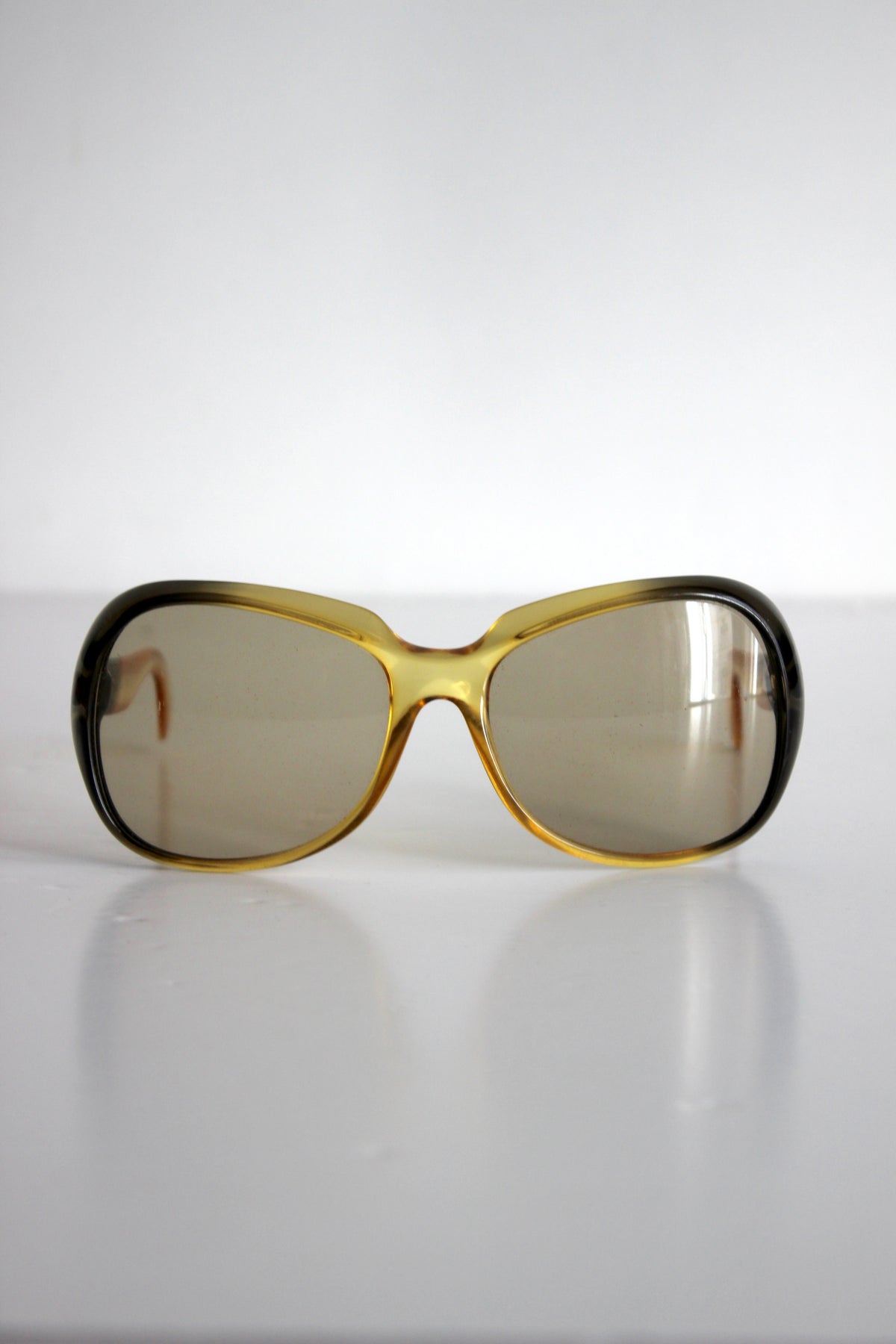 Vintage Oversized Sunglasses – 1970s Style, Yellow & Smoky Brown Frame