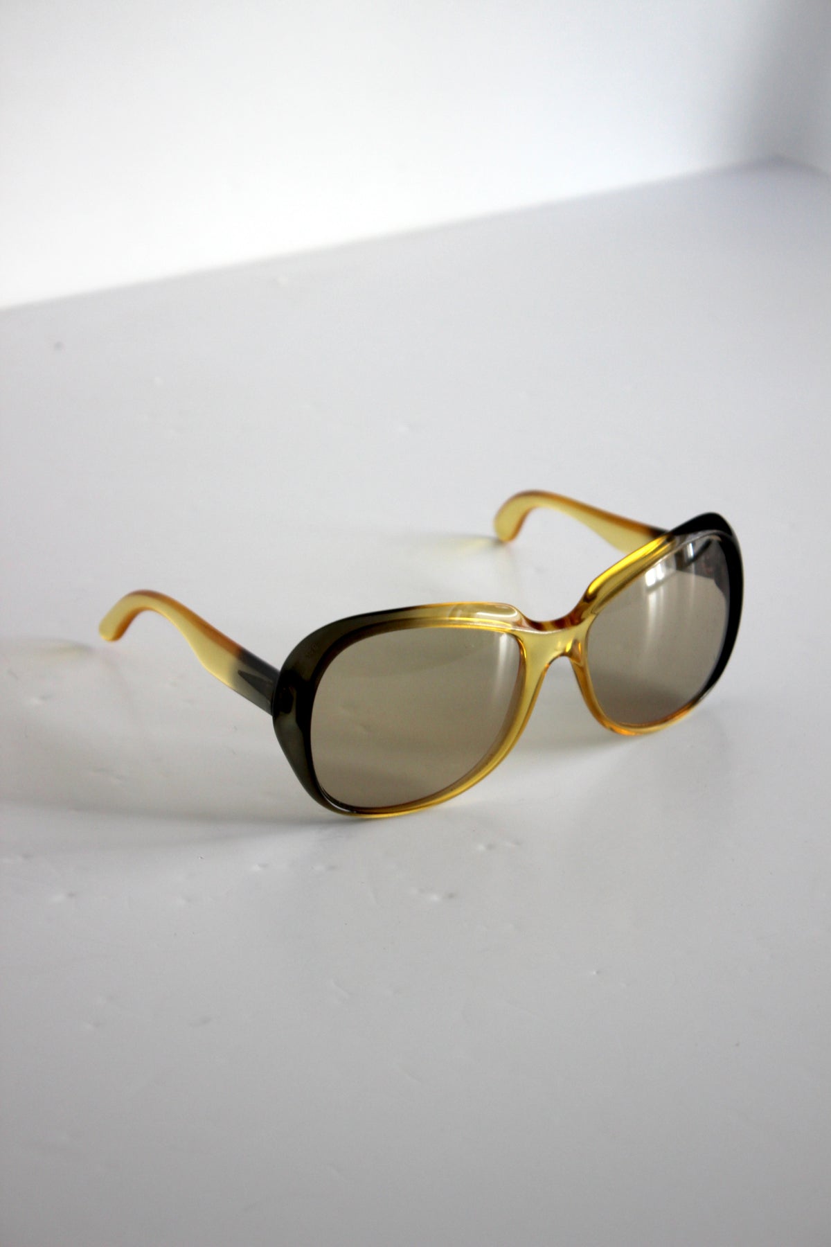 Vintage Oversized Sunglasses – 1970s Style, Yellow & Smoky Brown Frame