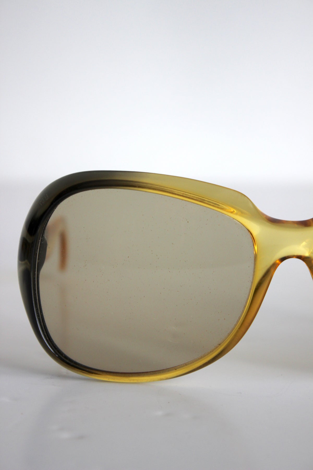 Vintage Oversized Sunglasses – 1970s Style, Yellow & Smoky Brown Frame