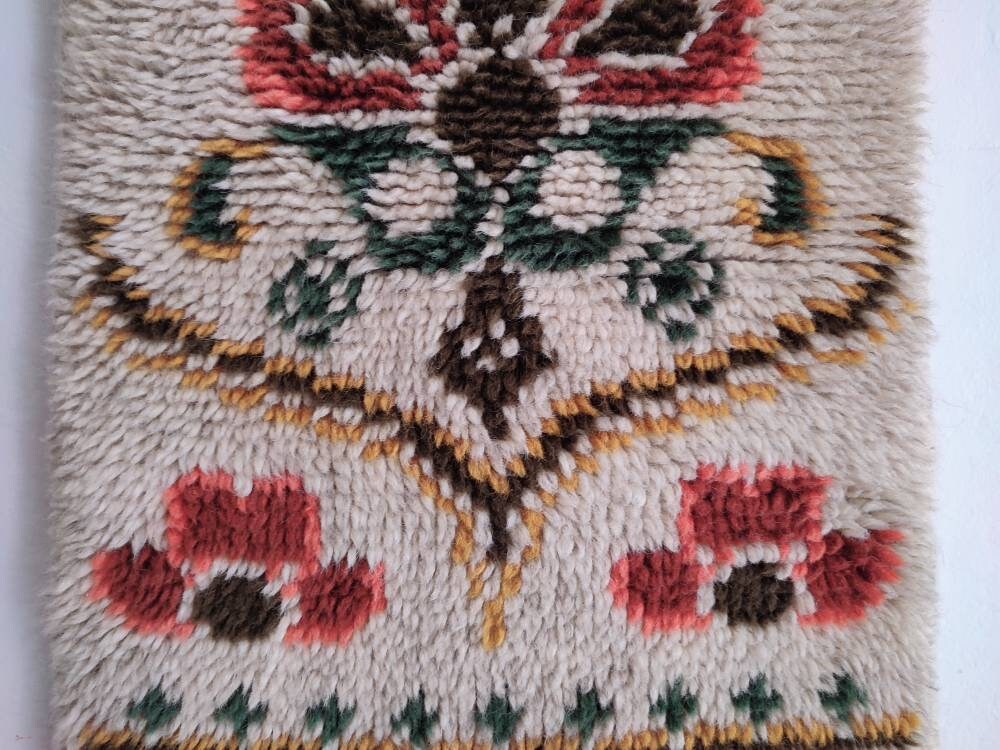 Rya style German wool wall rug. Handmade 60s/70s