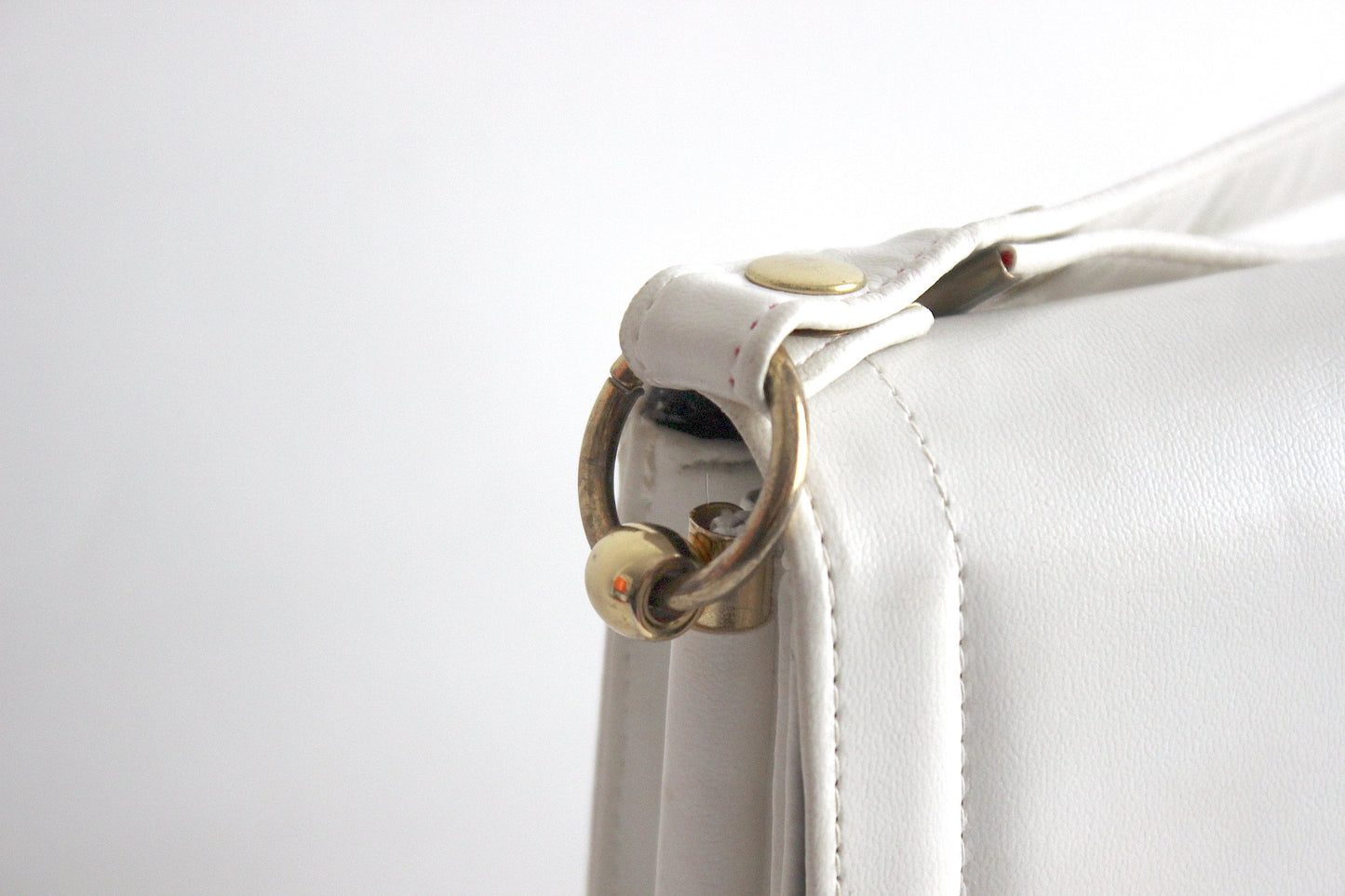 Minimalist Whispers of Quiet Luxury: '90s White Leather Handbag, Vintage Elegance