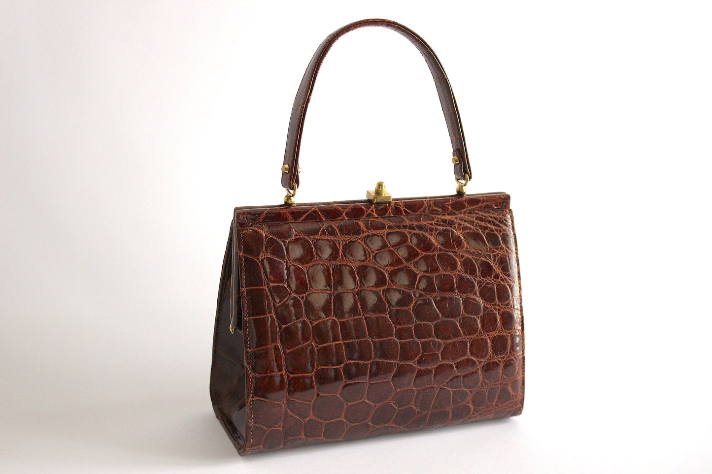 Vintage Elegance Rescued: 1960s Brown Glossy Leather Handbag from Vienna