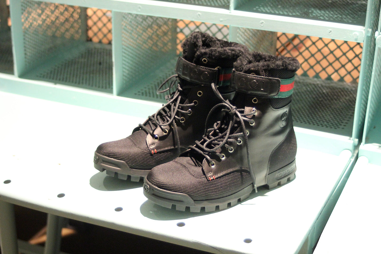 GUCCI Black Leather Signature Webbing Shearling Lined Boots