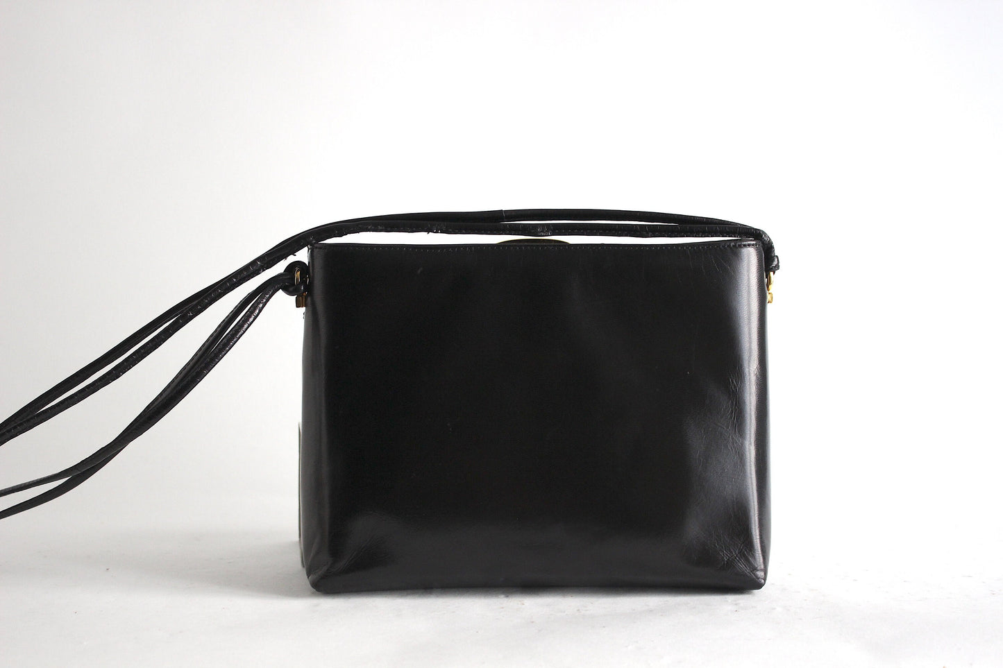 Quiet Luxury: Elegant Minimalism in a 90s Black Leather Handbag