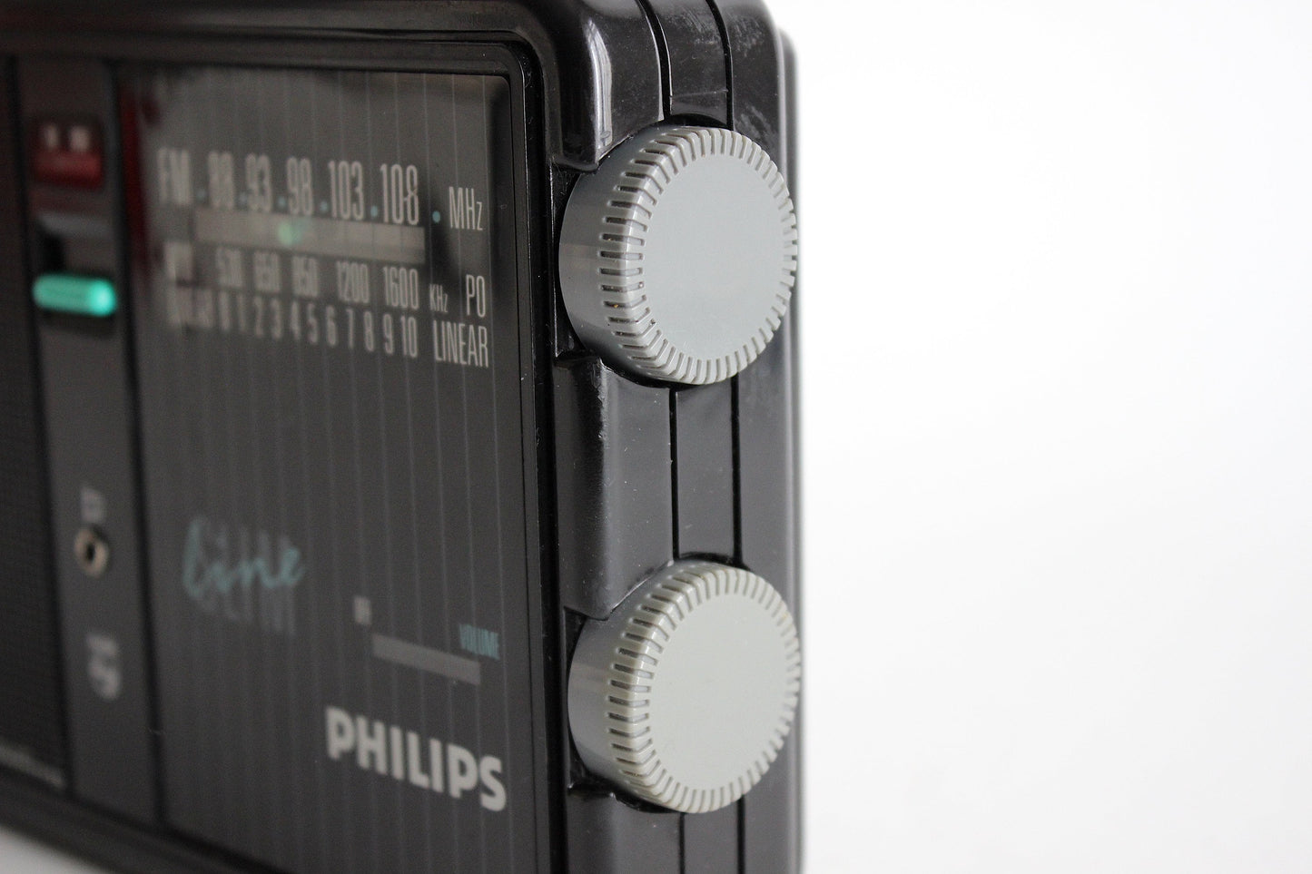 Philips D2042 Vintage Portable Radio: 1985 Hong Kong Masterpiece