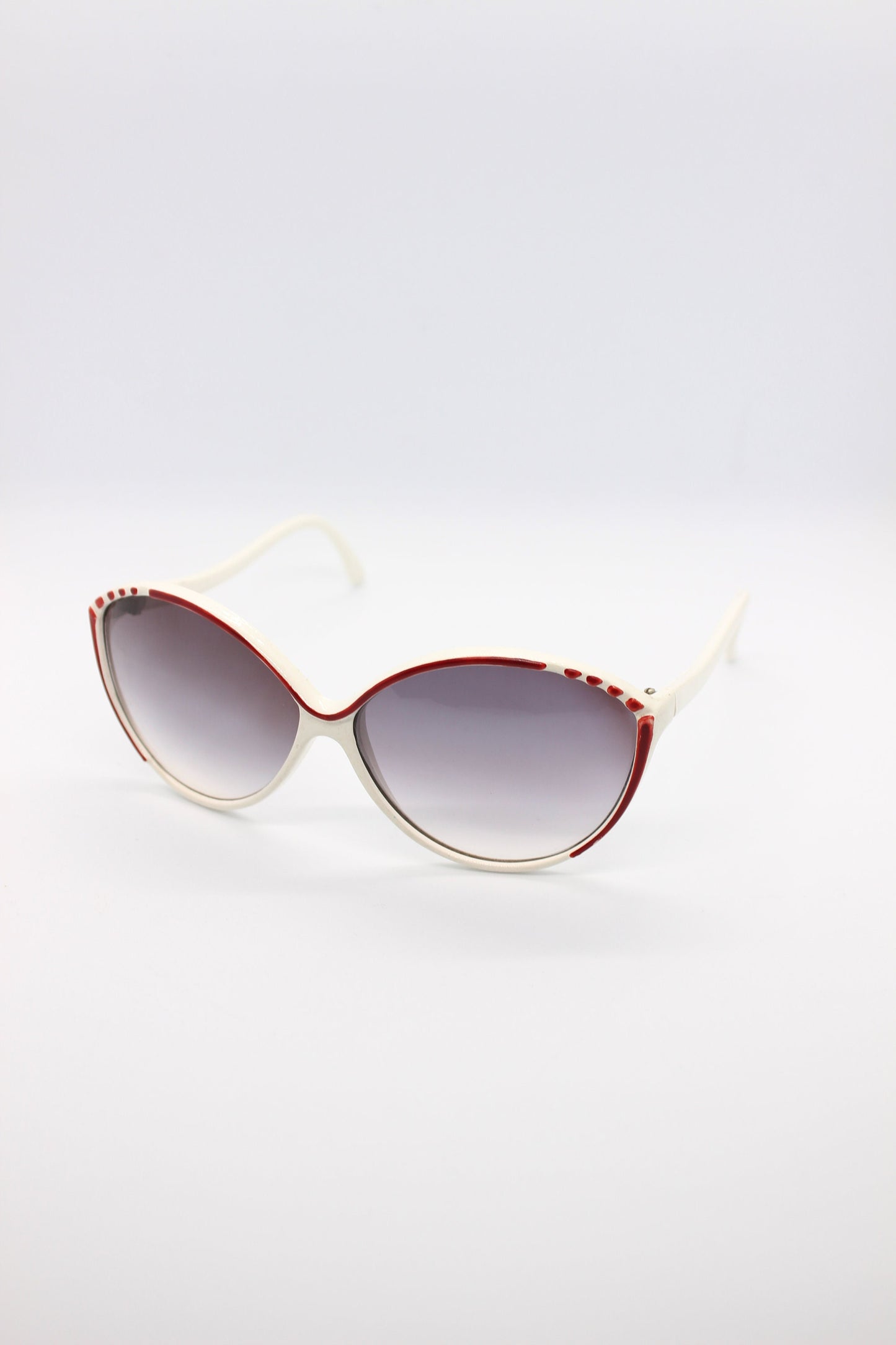 WHITE VINTAGE SUNGLASSES never worn. White frame with red details and grey gradient lenses