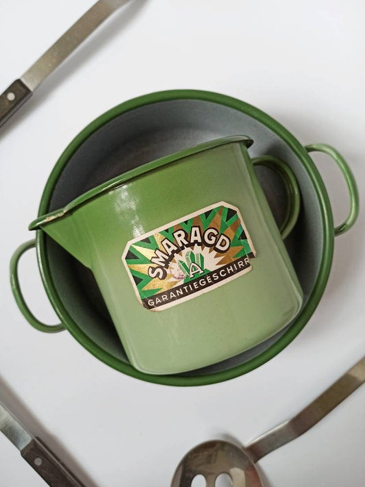 Smaragd Austria enamelware vintage saucepan. Made in Austria, 60s/70s. Enamel vintage. New old stock.