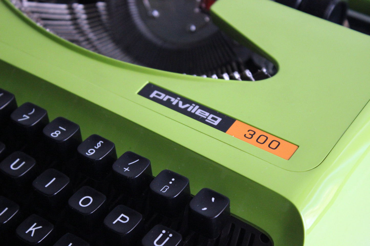 Privileg typewriter model 300 green