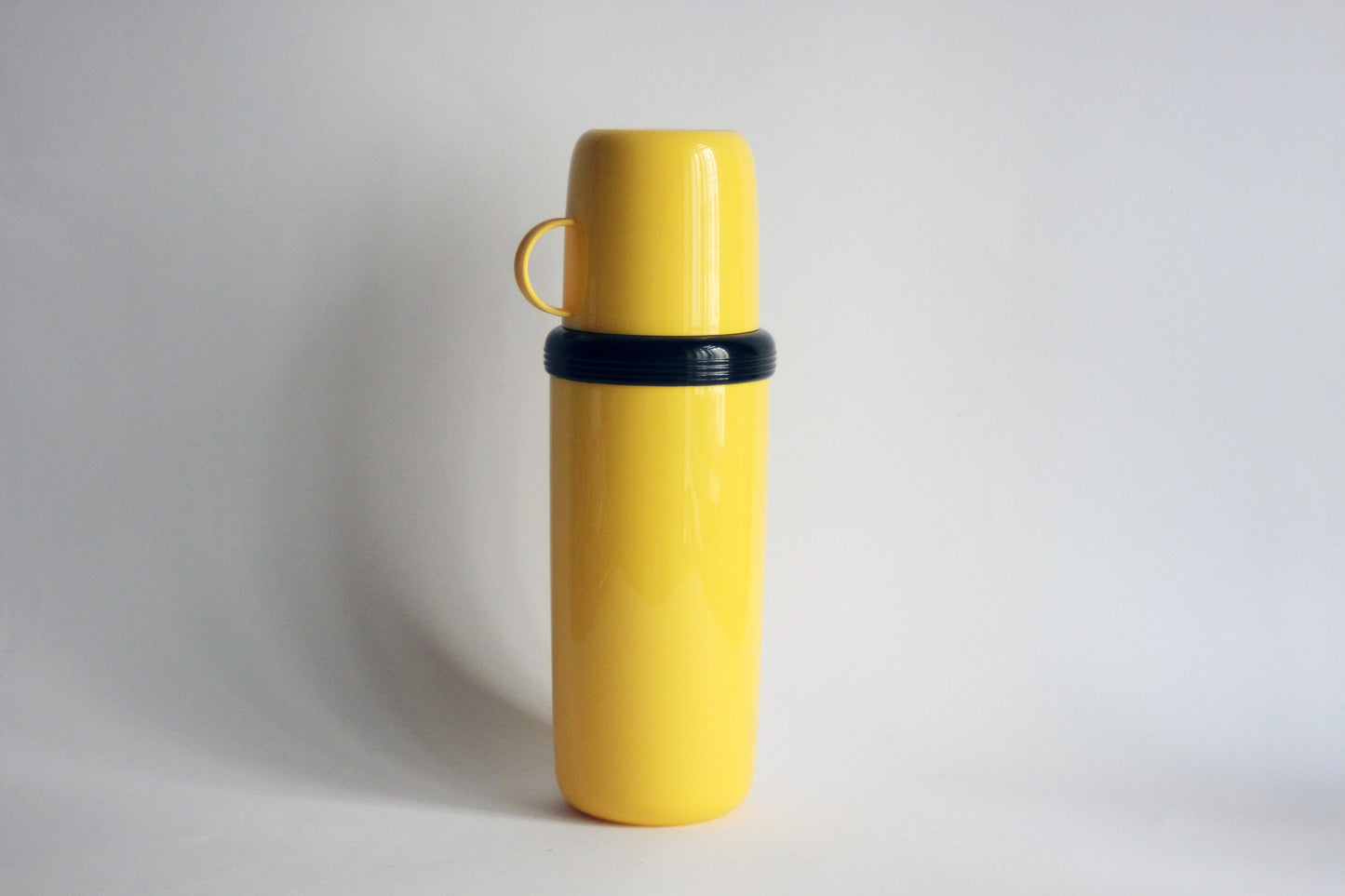 Vintage 90s thermos. New old stock. Yellow thermos bottle. Thermos with cup and glass. Capacity 0.75L. Made in Germany