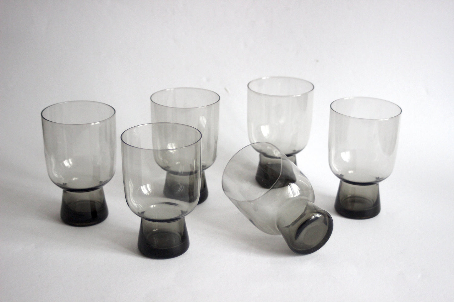 Vintage smoked blown glass set of 6 drinking glasses. Handmade, 70s. Minimalistic style